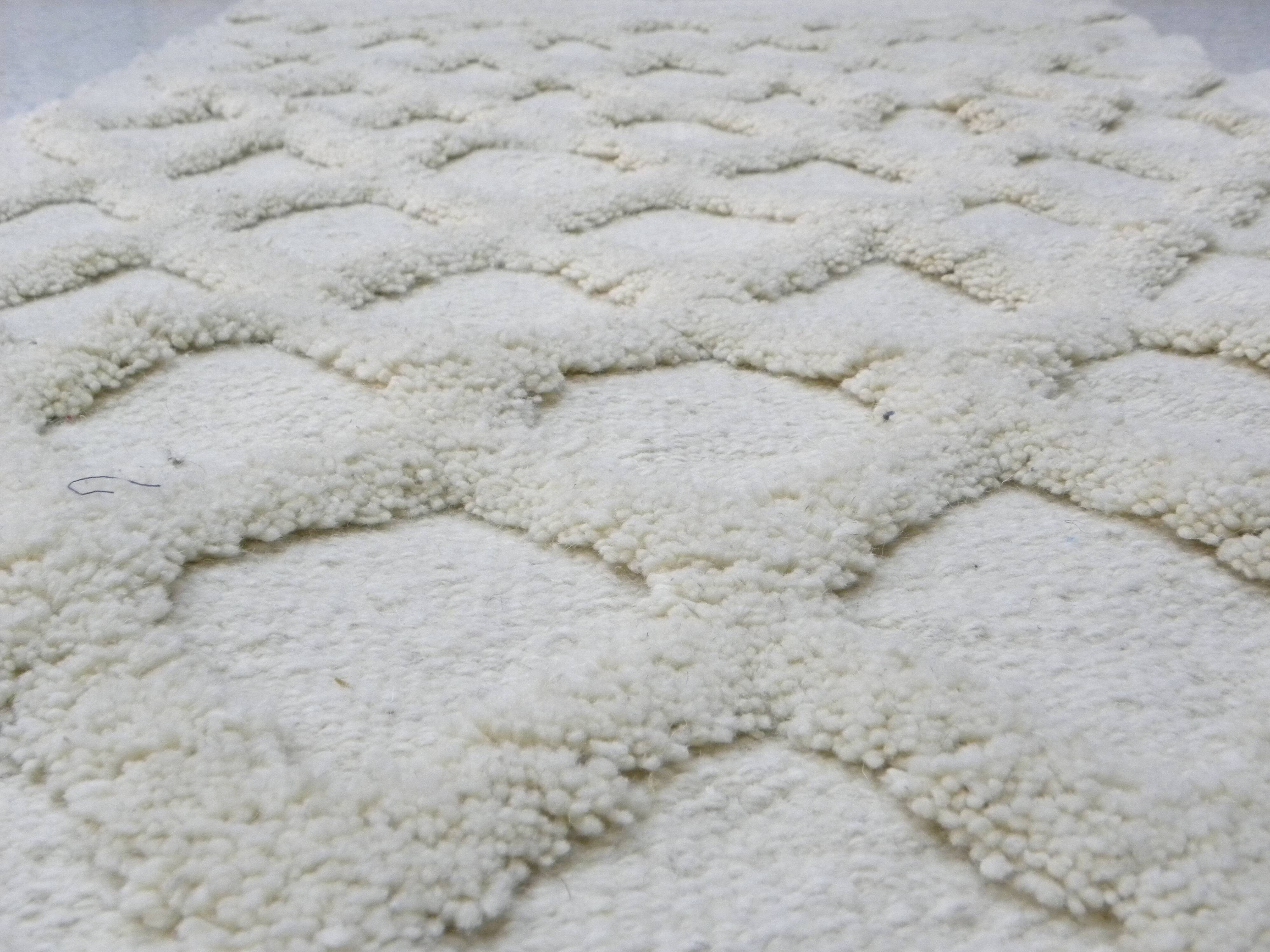 Tunisian Berber Rug in Ecru Wool – Handwoven, Bohemian & Minimalist Style