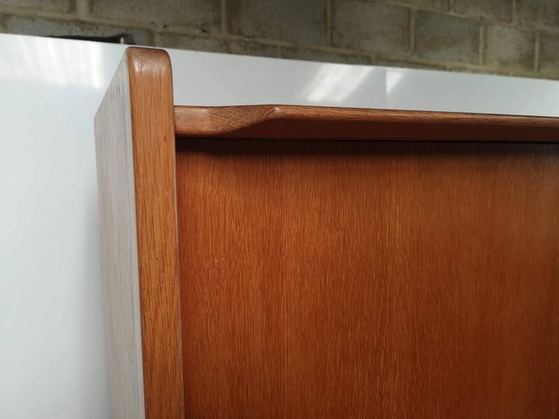 Wardrobe compass feet