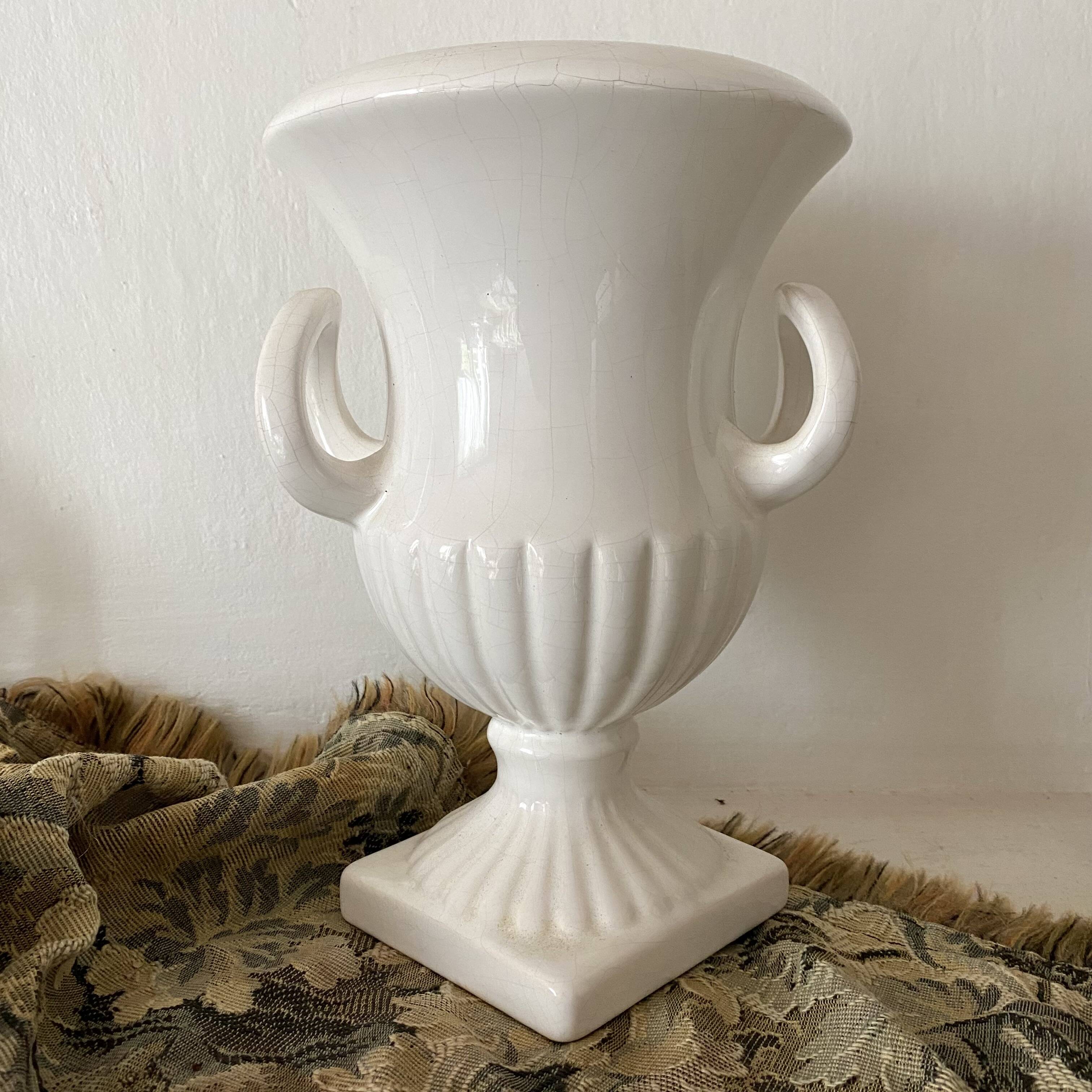 Cache pot , vase amphore en céramique