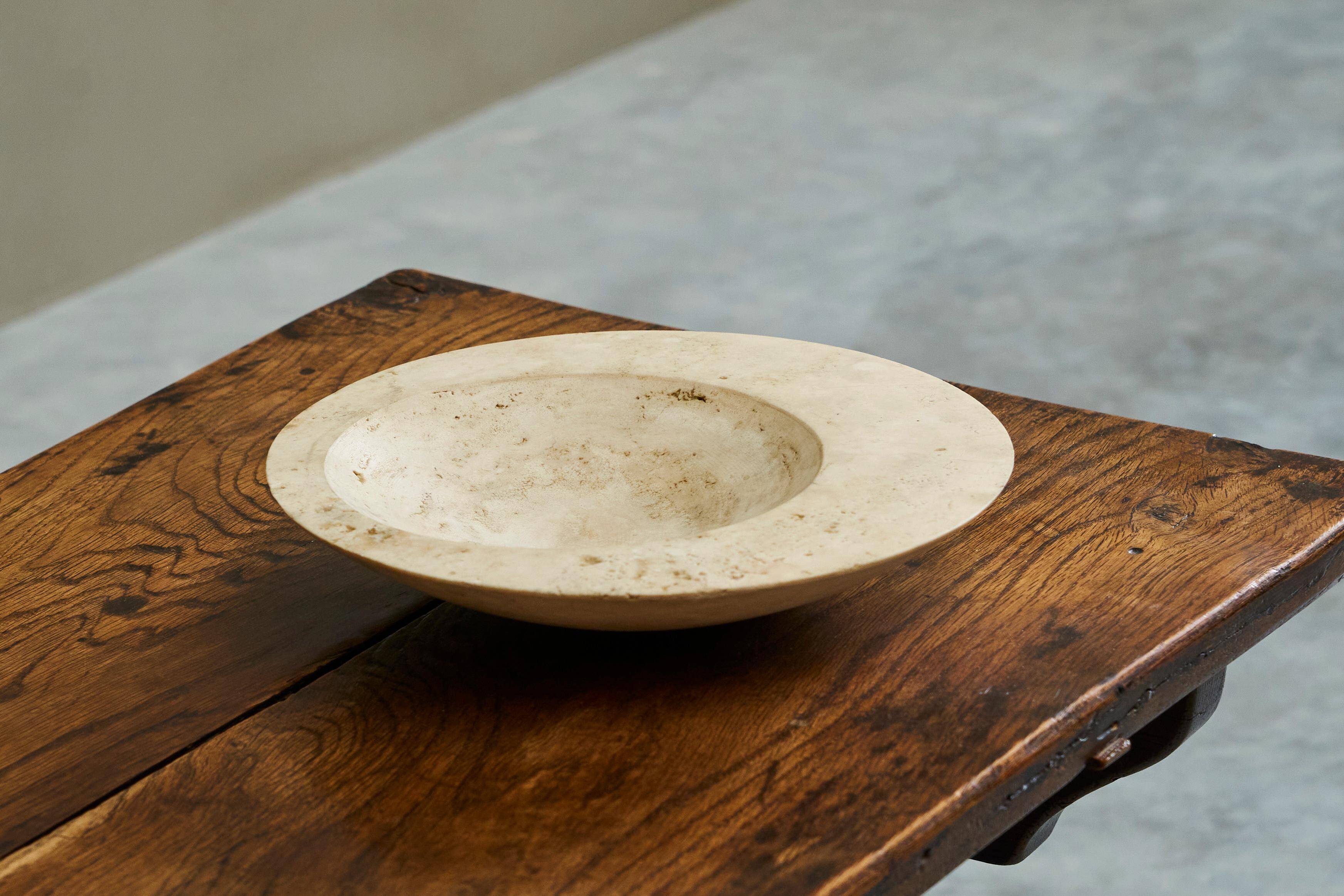 Sculptural cut in travertine