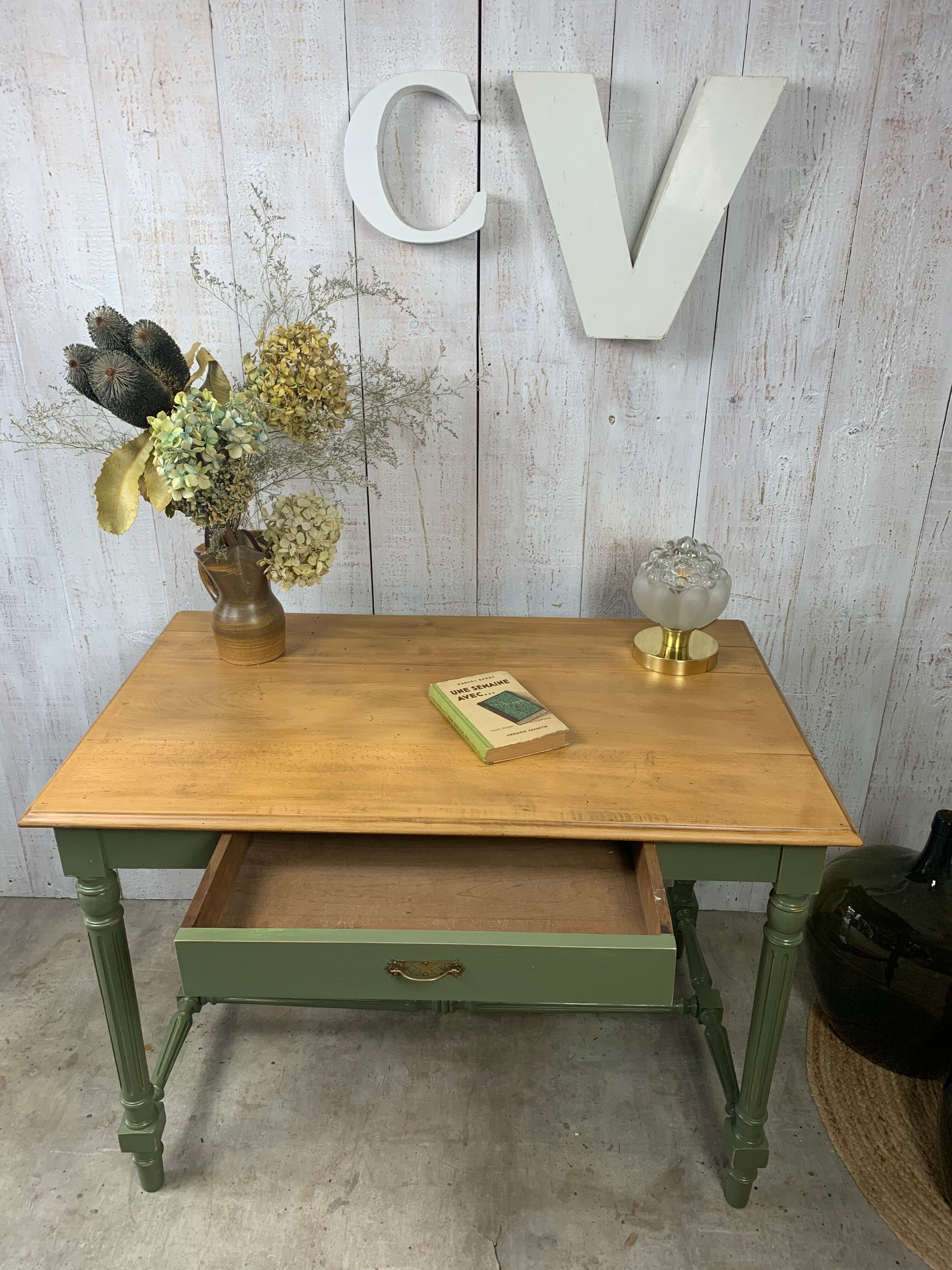 Shabby Office