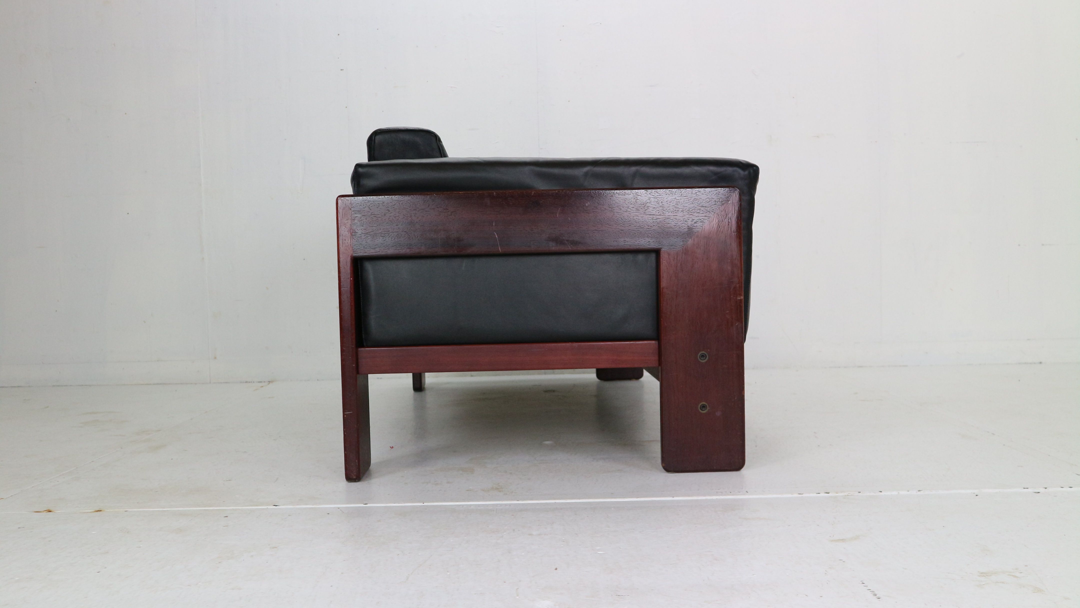 Tobia Scarpa black leather "Bastiano" 2-seater sofa for Knoll, 1960s, Italy