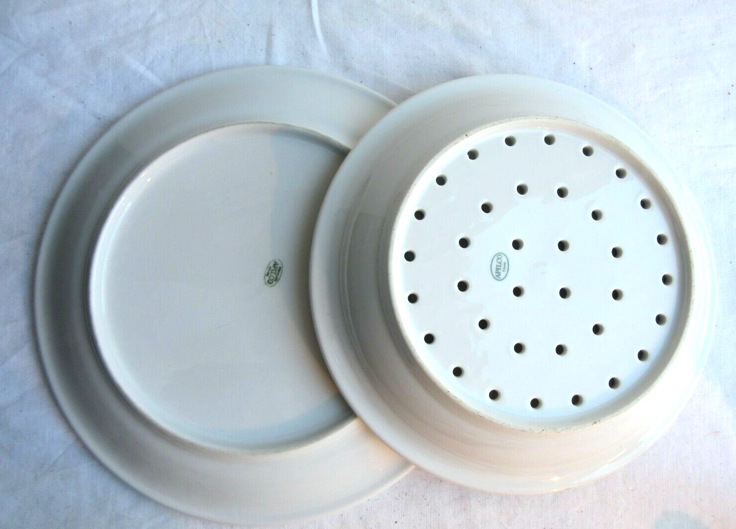 Assiette art déco en porcelaine blanche avec égouttoir à fraises