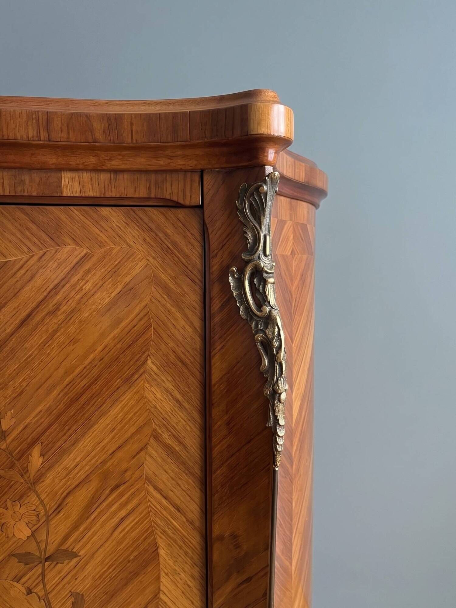 Louis XV wardrobe in floral marquetry and bronze.