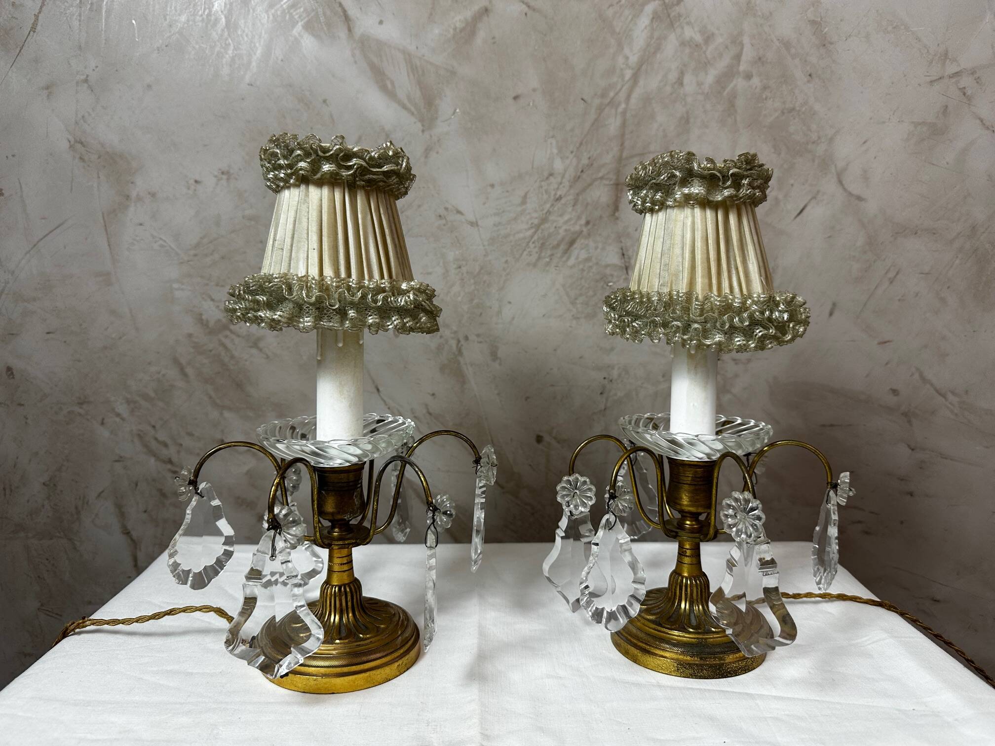 Paire de lampes classiques