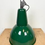 Lampe d’usine industrielle en émail vert avec dessus en fonte, années 1960