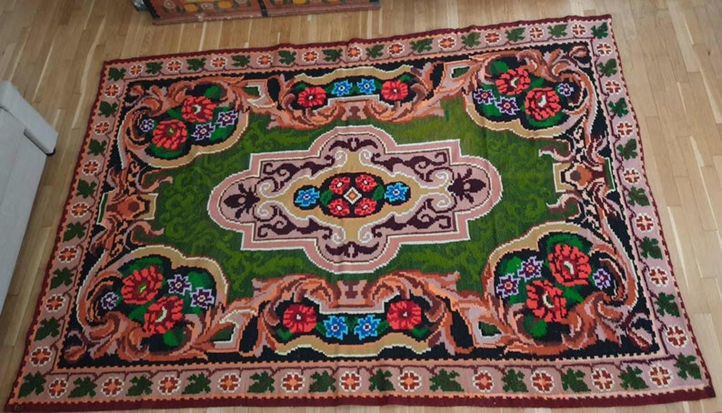 Tapis floral tissé à la main Roumanie 244x165cm