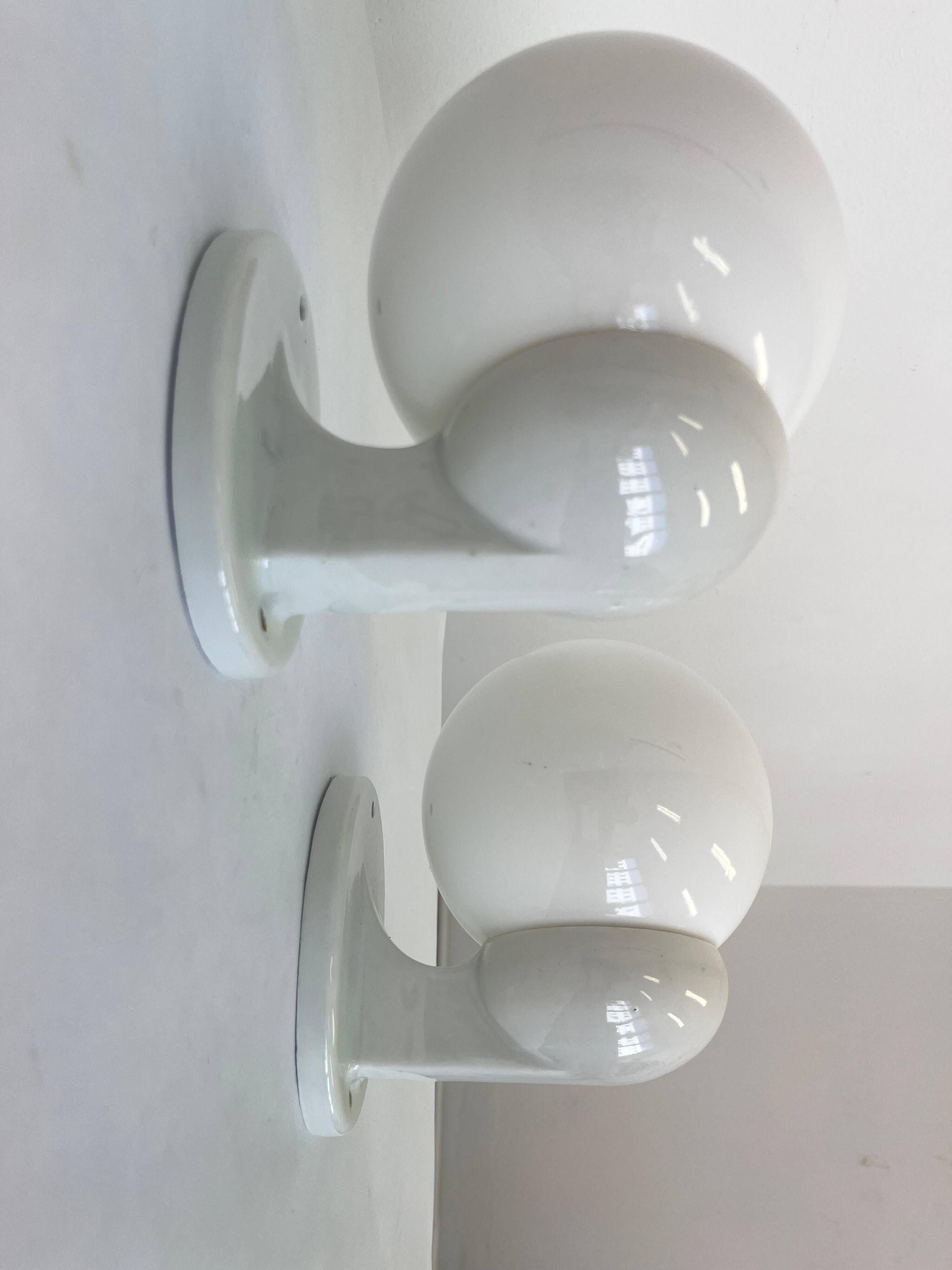 Pair of Bauhaus Wall Lamps in Porcelain and Glass - Design - 1930s