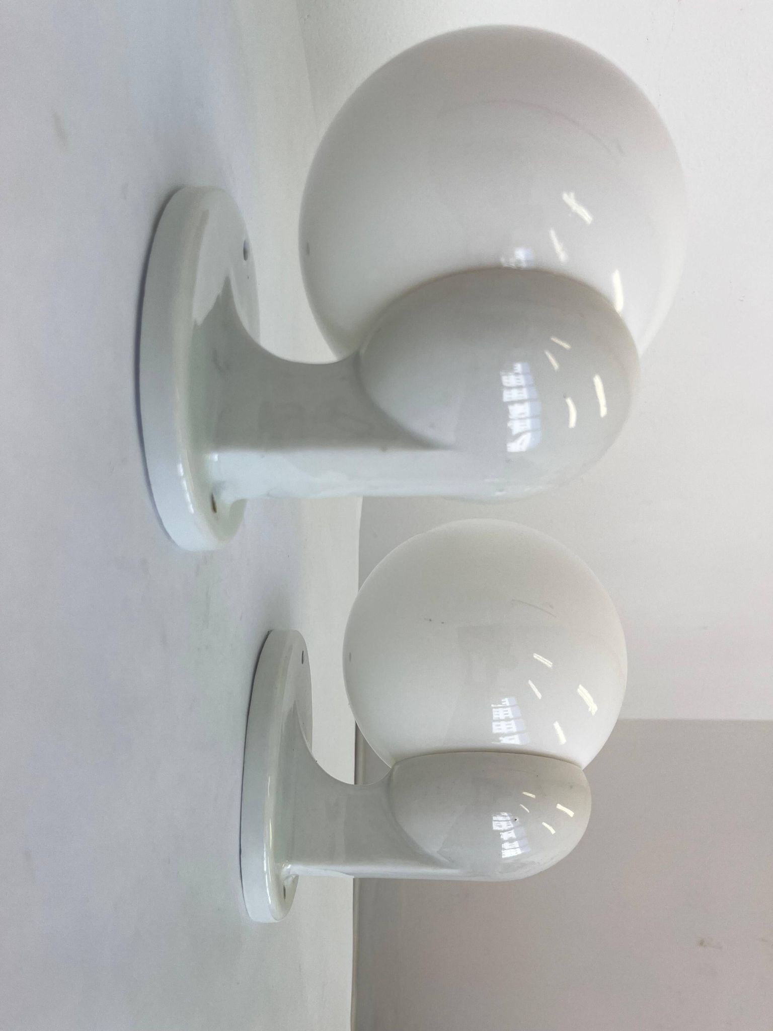 Pair of Bauhaus Wall Lamps in Porcelain and Glass - Design - 1930s