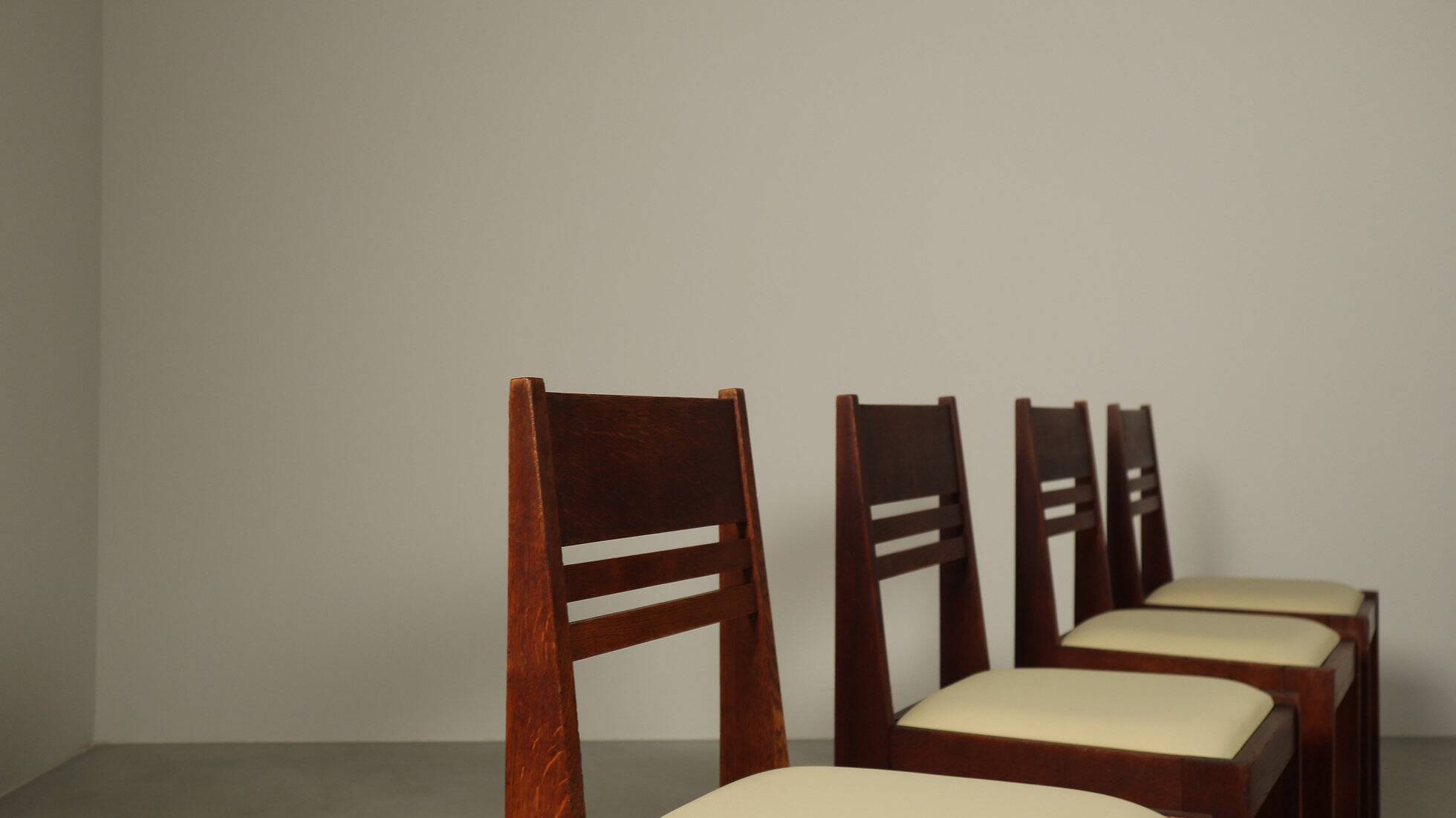 Set of 4 Dutch Hague School oak dining chairs, 1925-1935