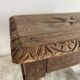 Ancien tabouret bas en bois tourné et gravé