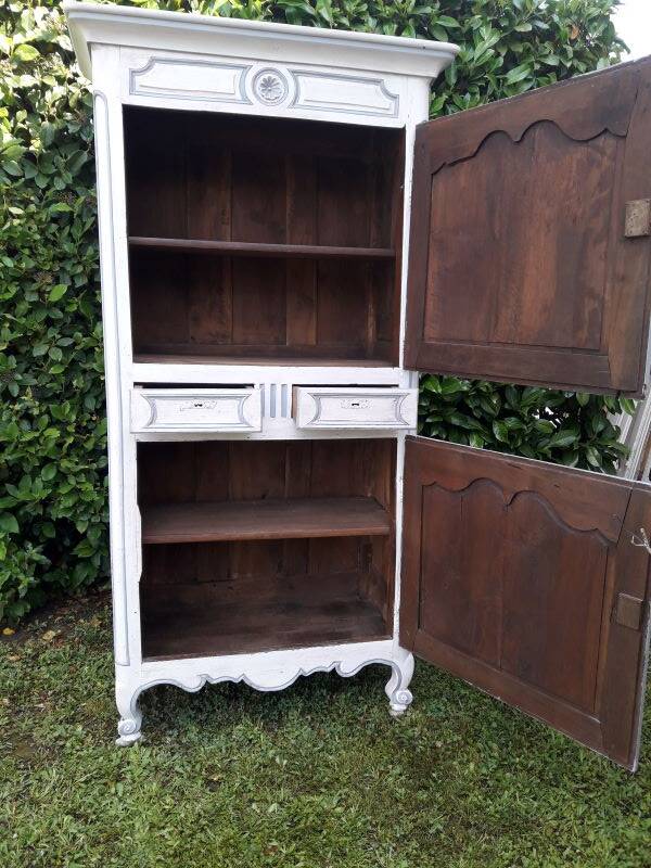 Bonnetière, standing man, Louis XV, 18th century walnut