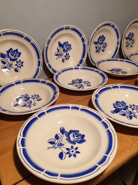 Suite de 12 assiettes creuses Badonviller