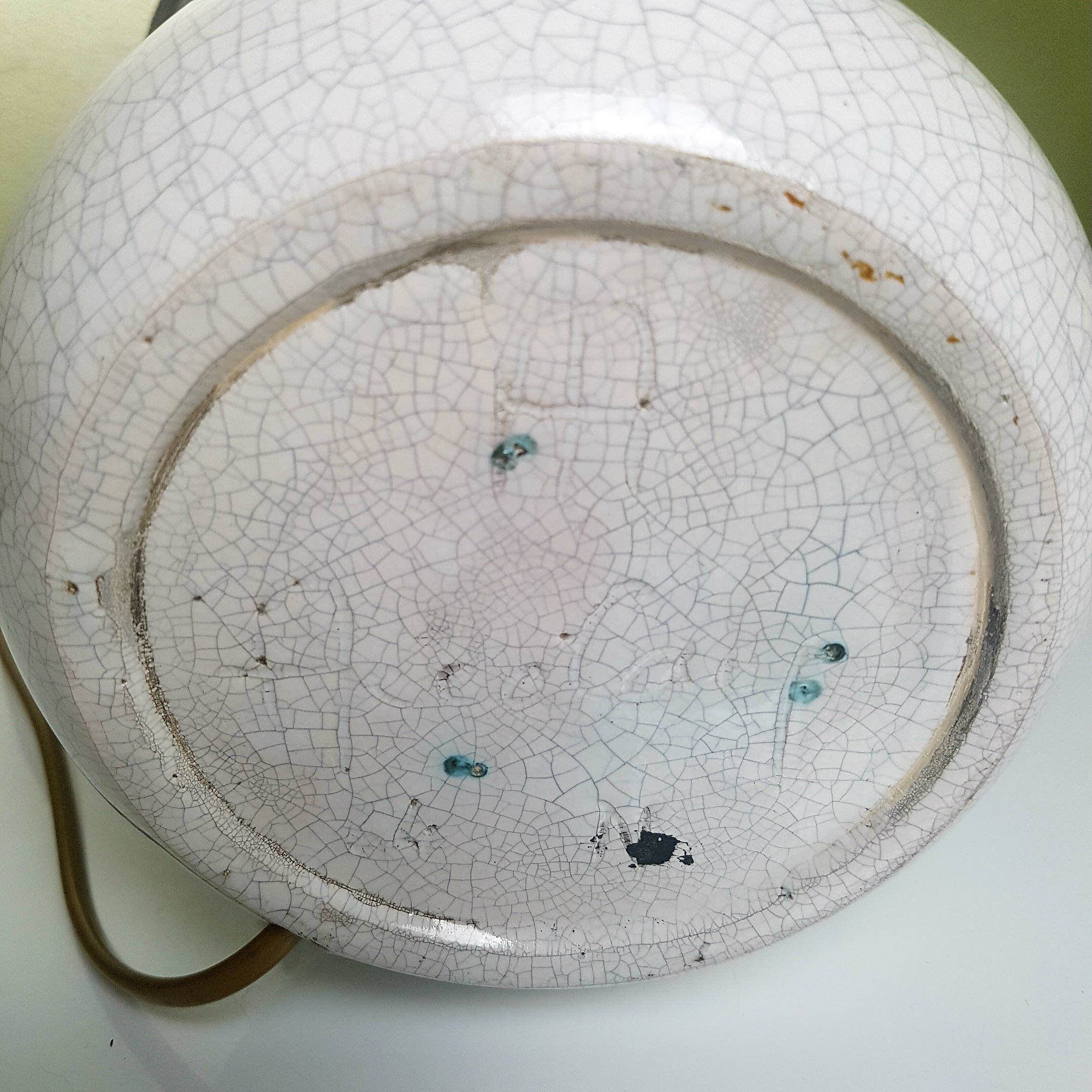 Lampe en ceramique à anses en email craquelée et dorures de Accolay