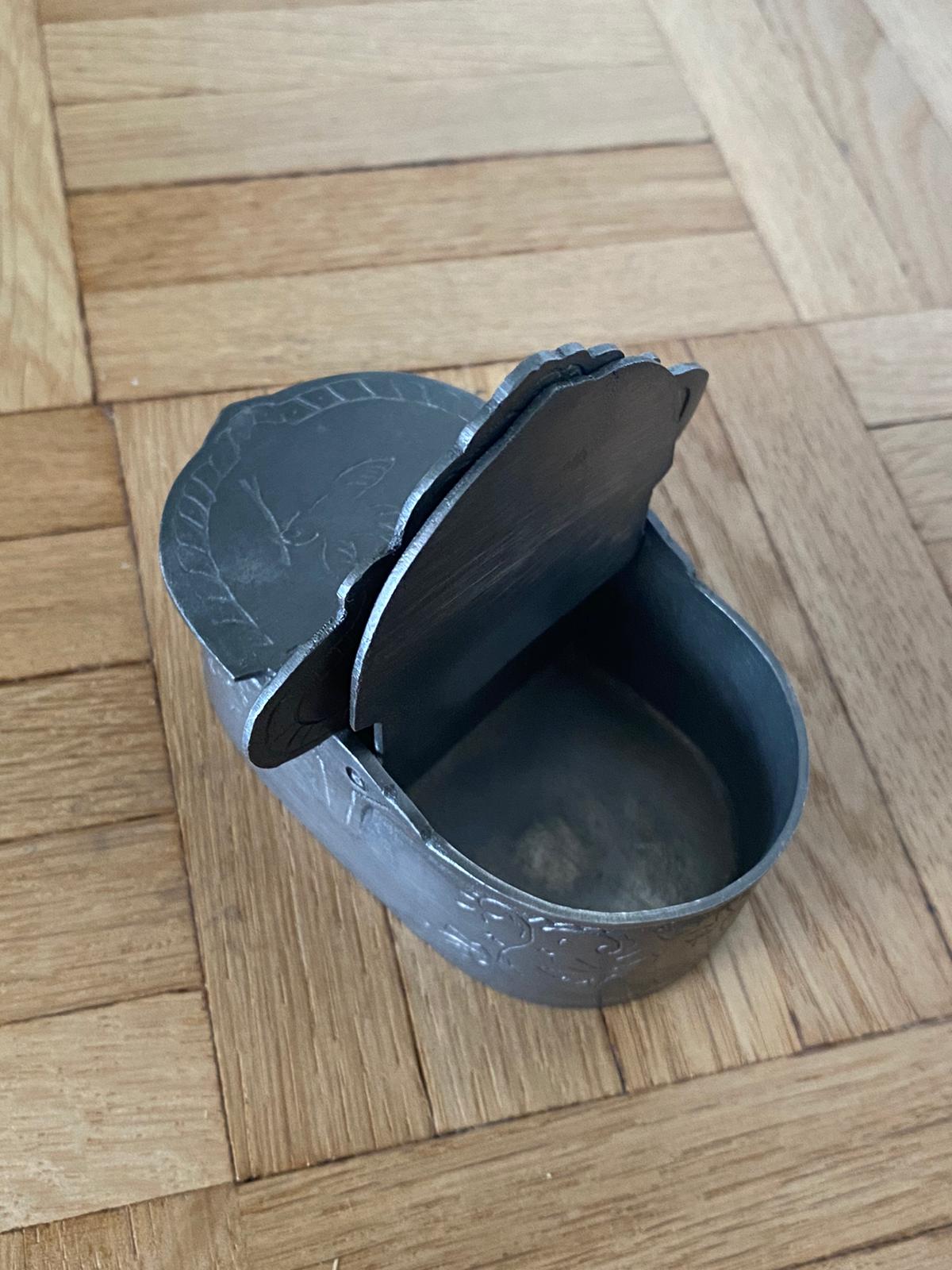 Saliere et poivrier en etain