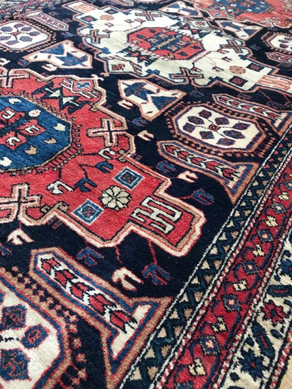 Carpet vintage Caucasian Chirwan done hand 140 X 210 CM