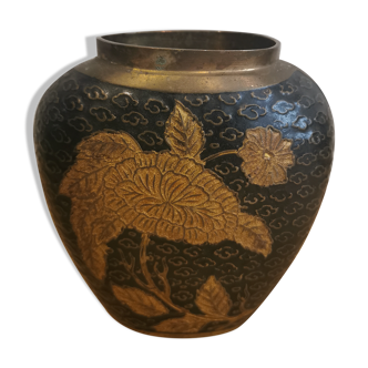 Vase en laiton ciselé décor japonisant