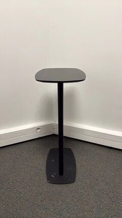 Table basse ovale en métal noir