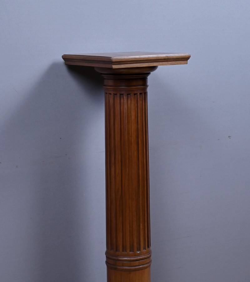 Solid walnut column, Louis XVI style – late 19th century