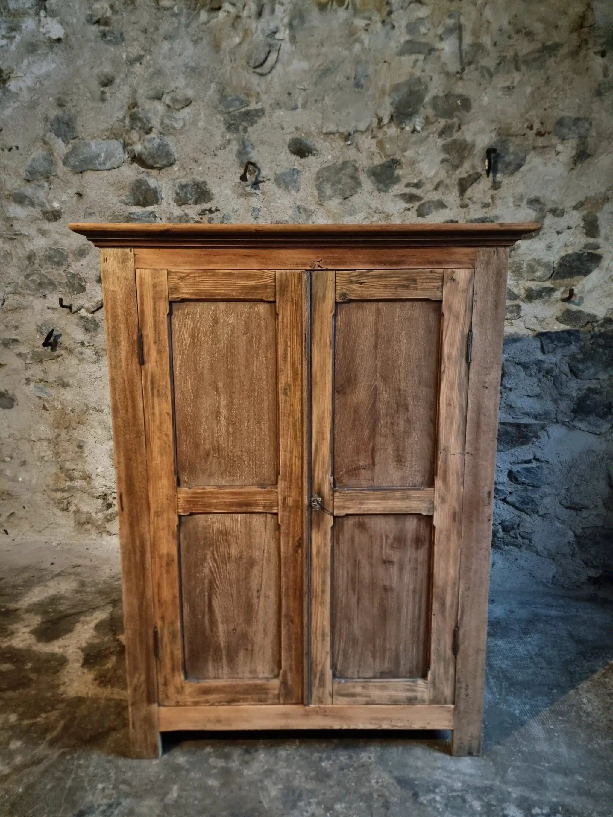 Antique French wardrobe in oak and pine, late 19th century.