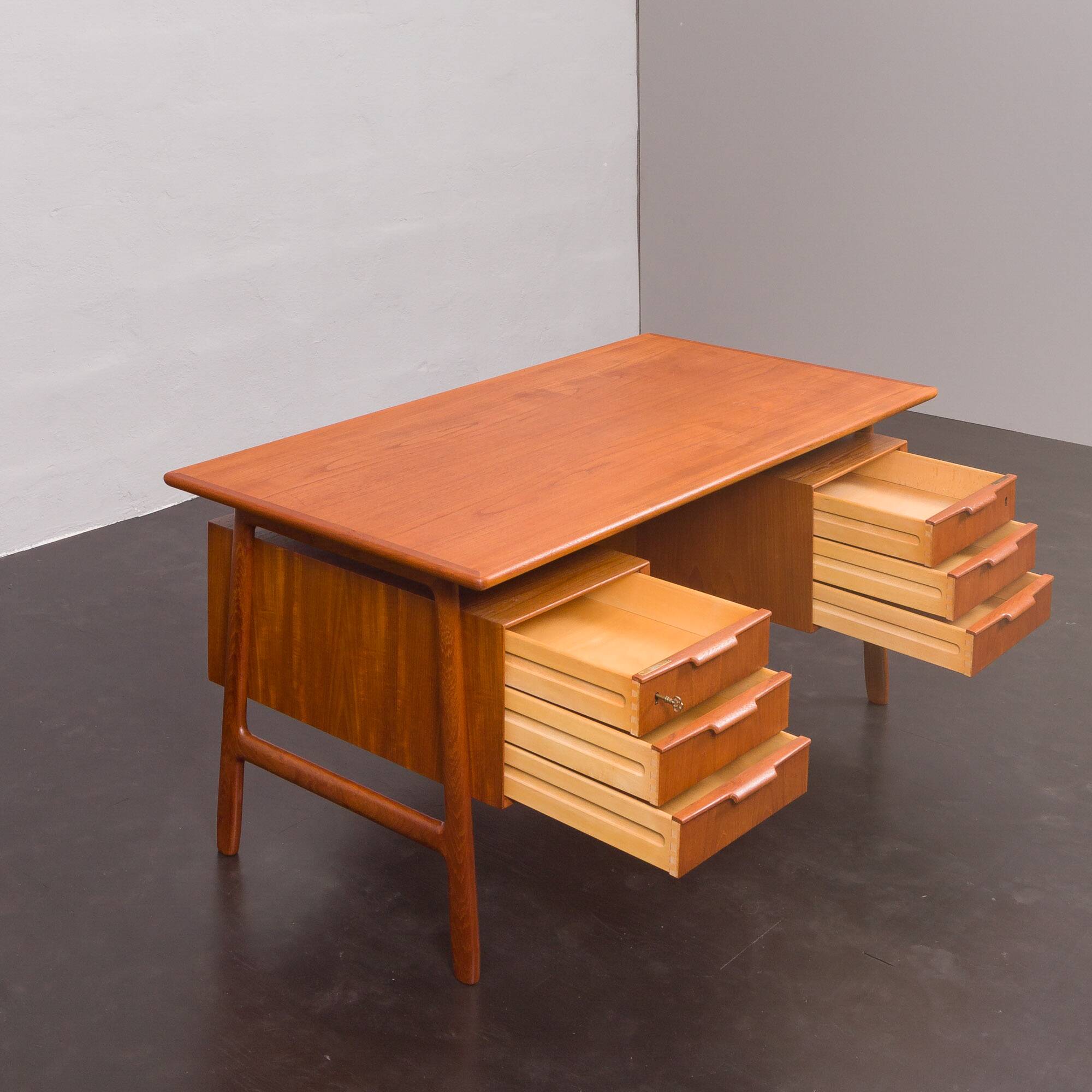 Freestanding teak desk, model 75 Gunni Omann for Omann Jun's Møbelfabrik