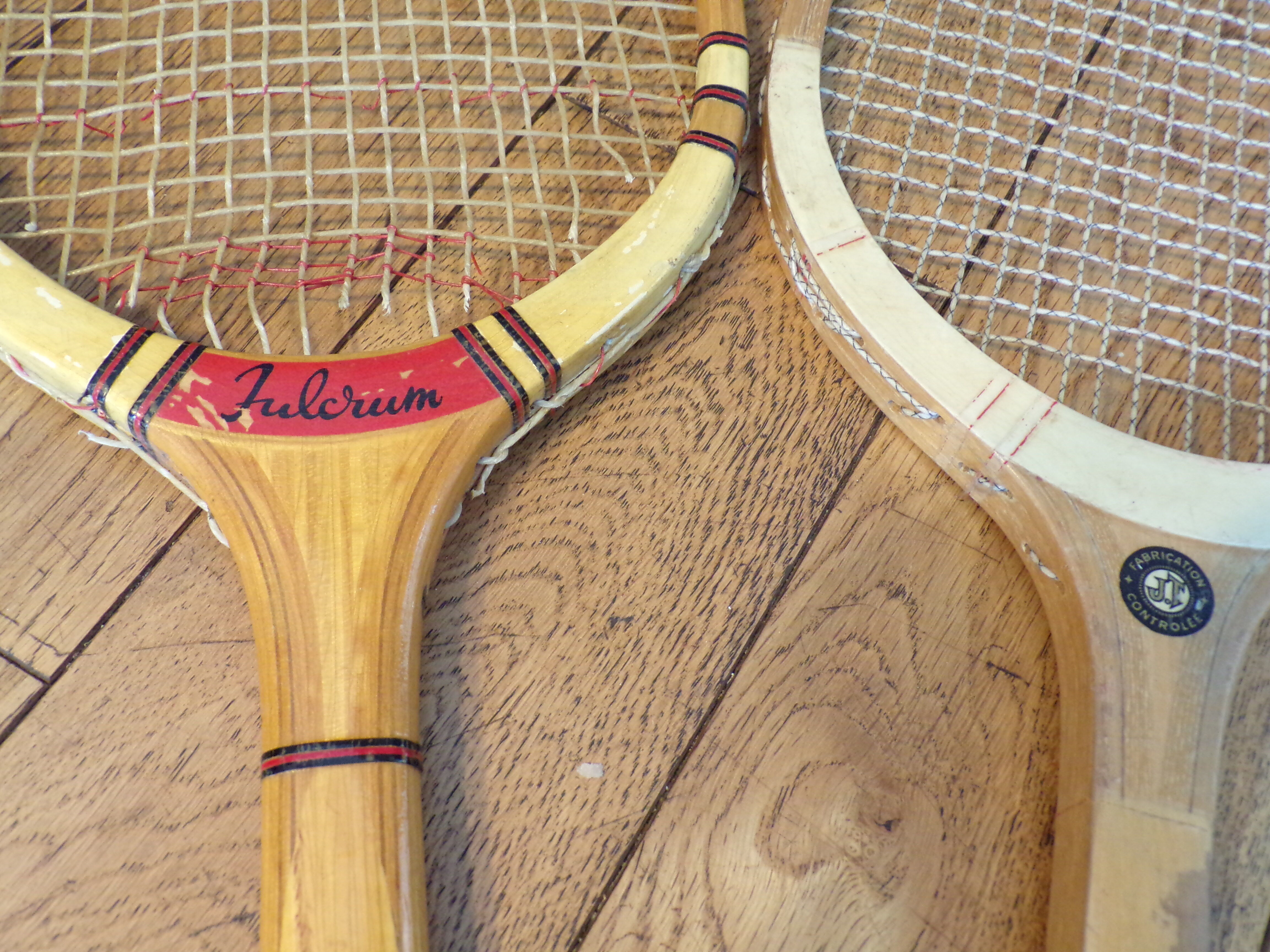 Set 4 vintage wooden tennis rackets