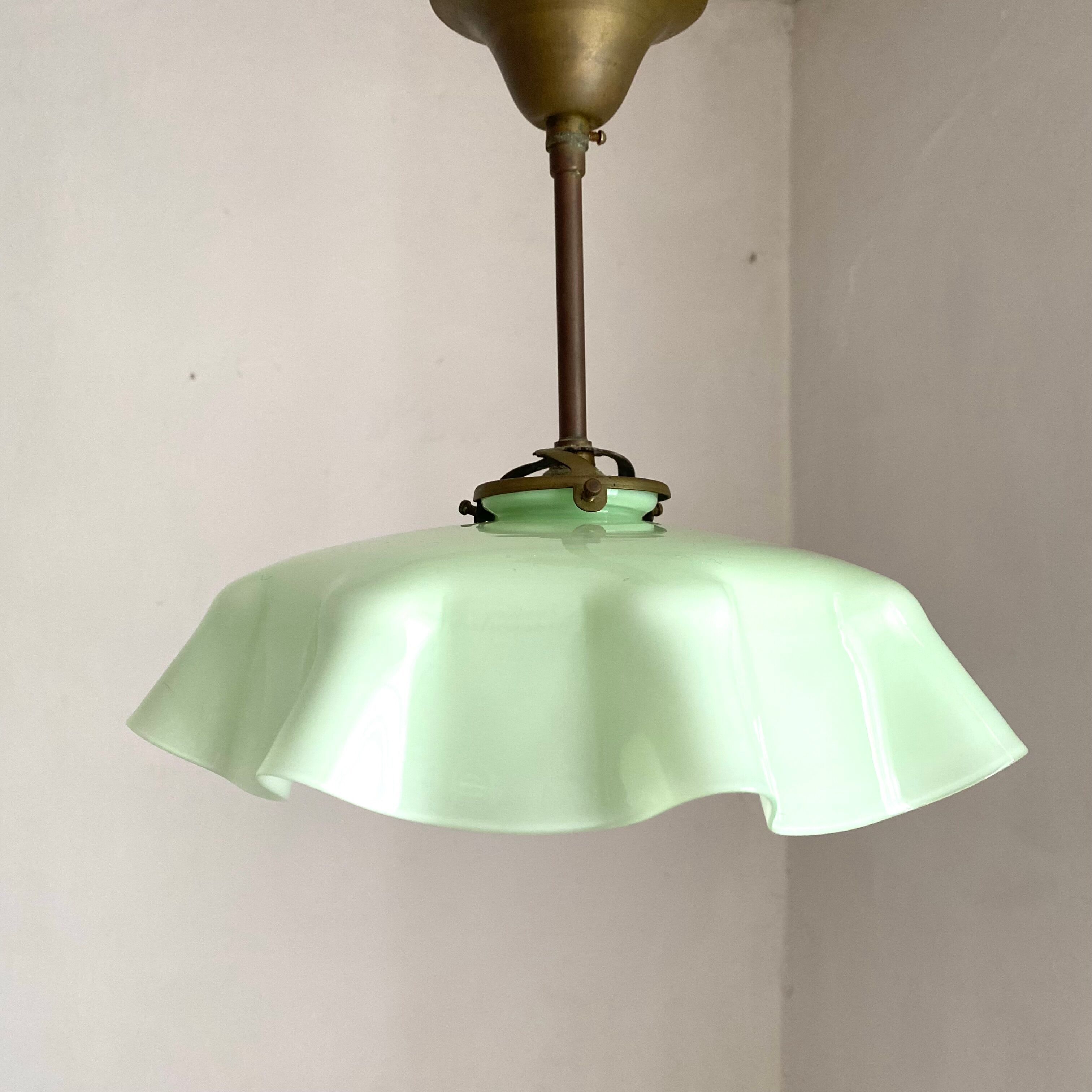 Suspension in opaline and brass of the 40s