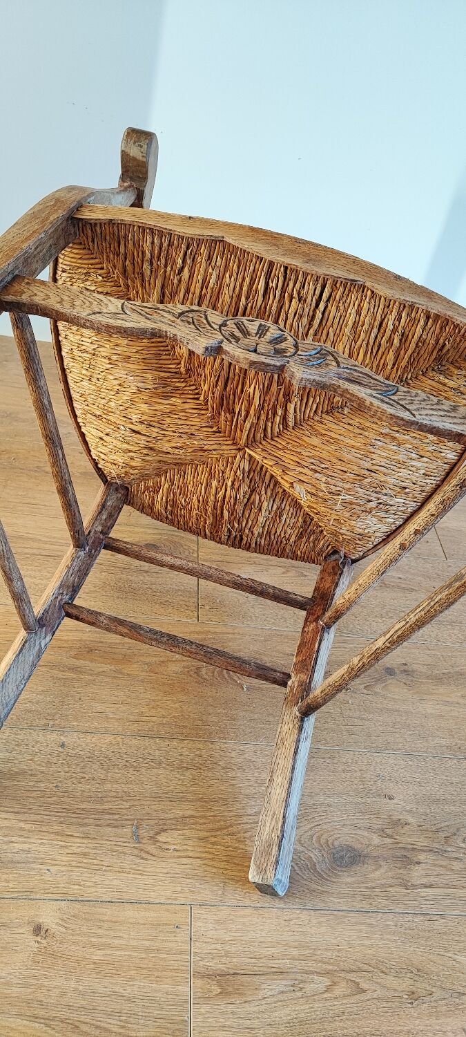 Wooden armchair and mulched seat