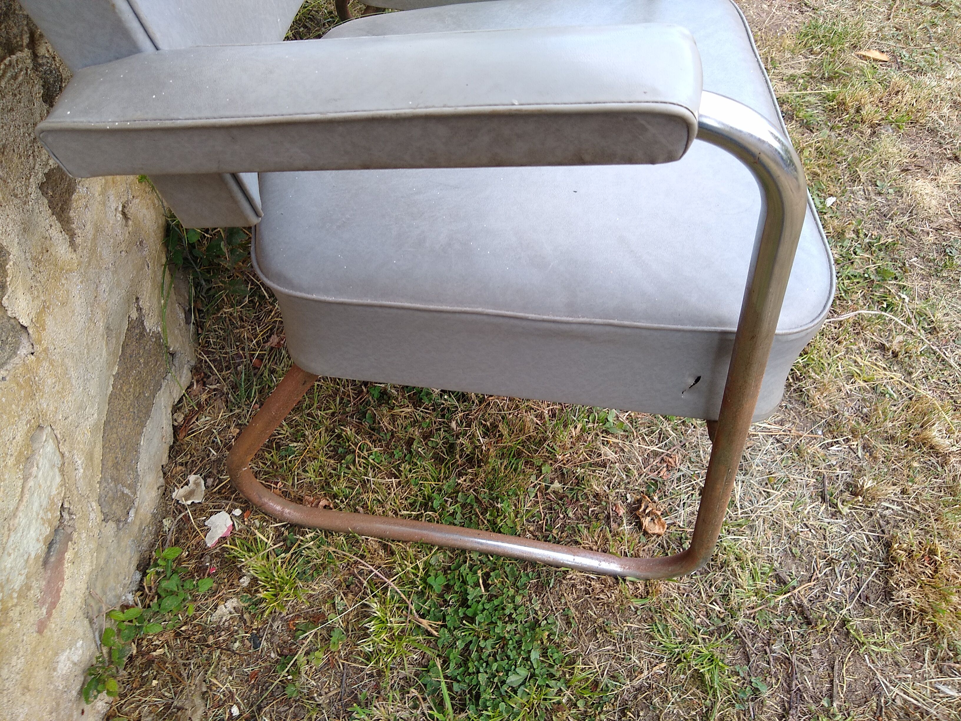 2 vintage skaï office armchairs