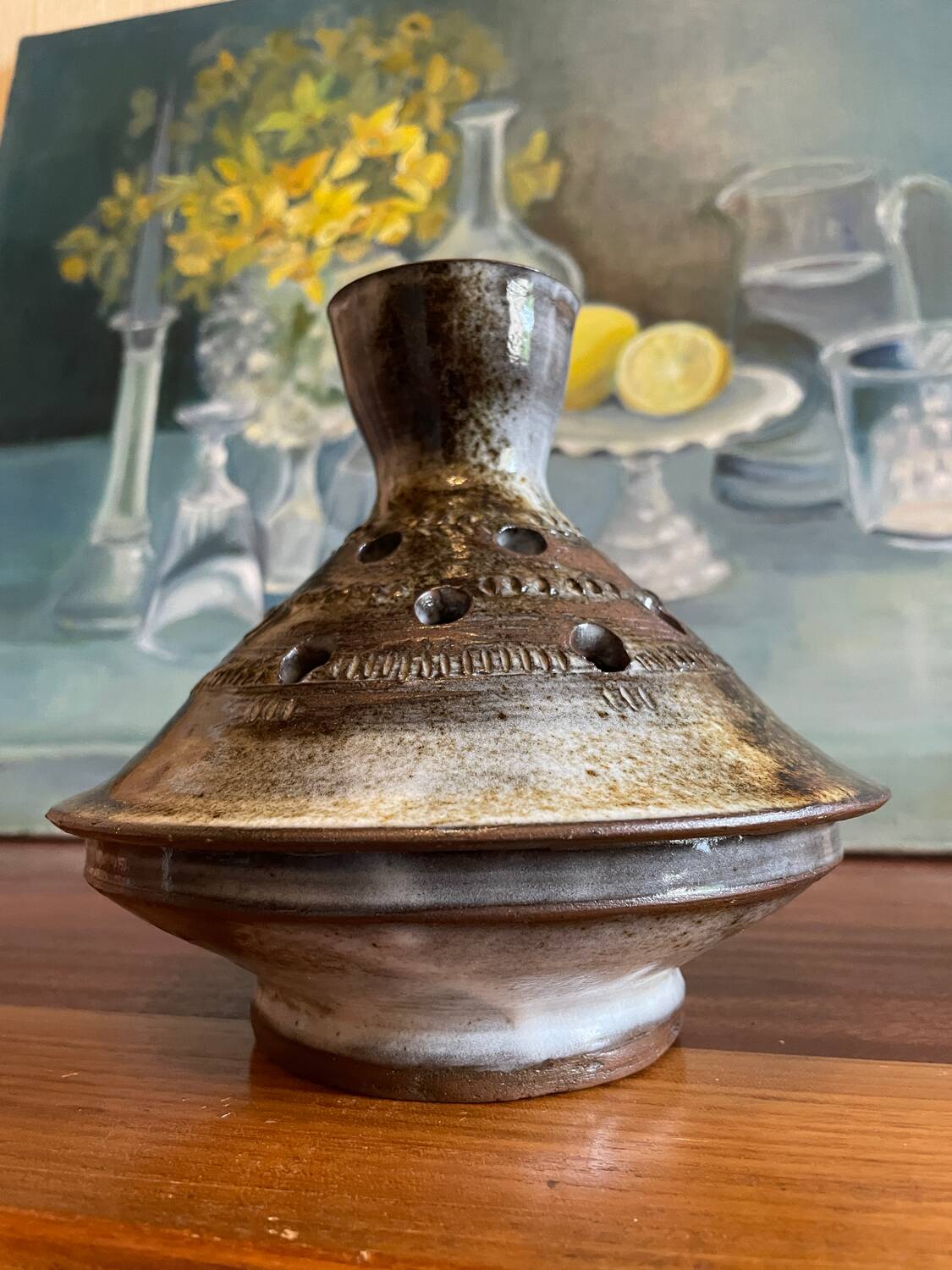 Stoneware flower vase sign