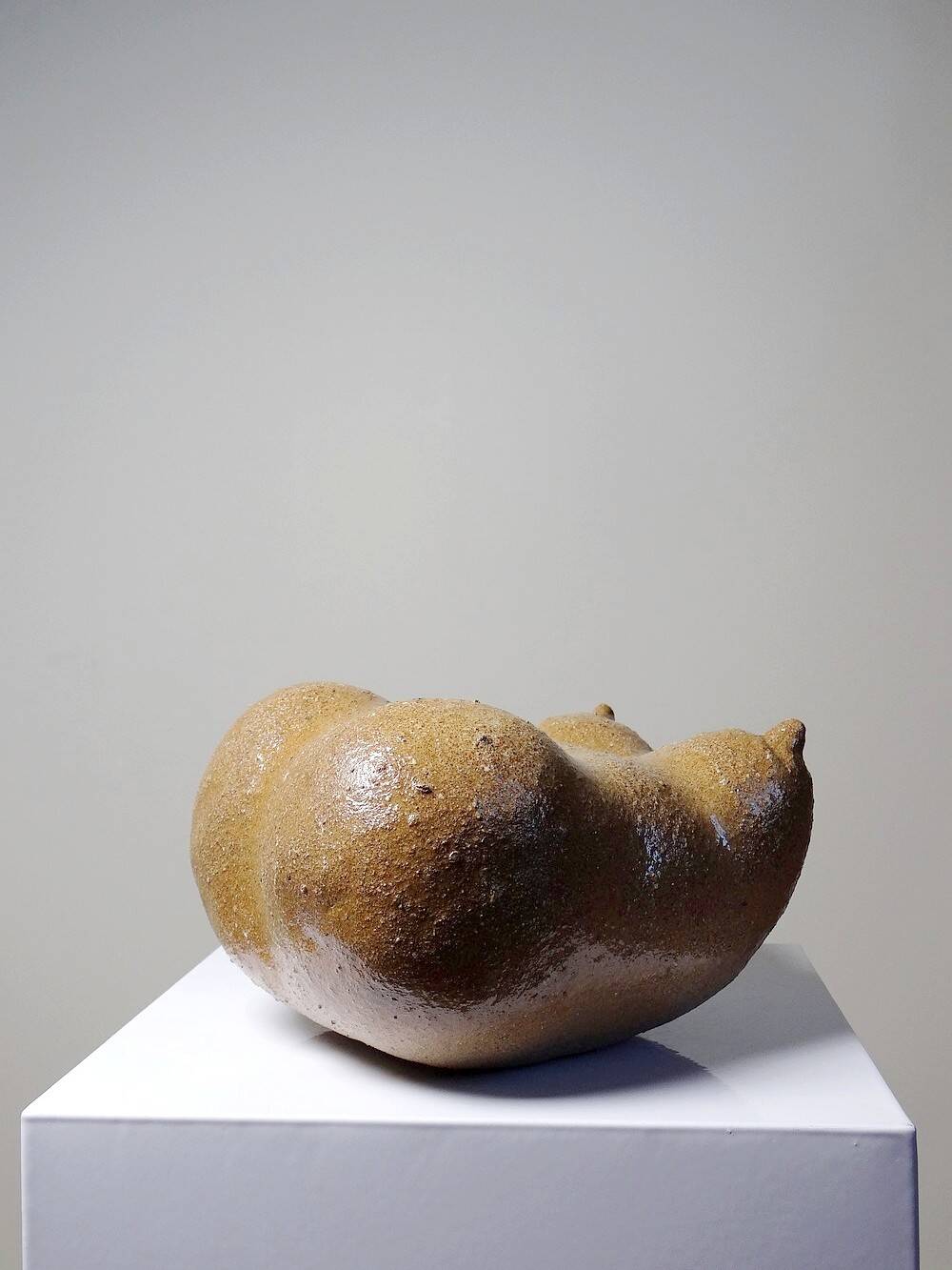 Small sculptural Venus in sandstone, bust of a woman, signed vintage, 90s