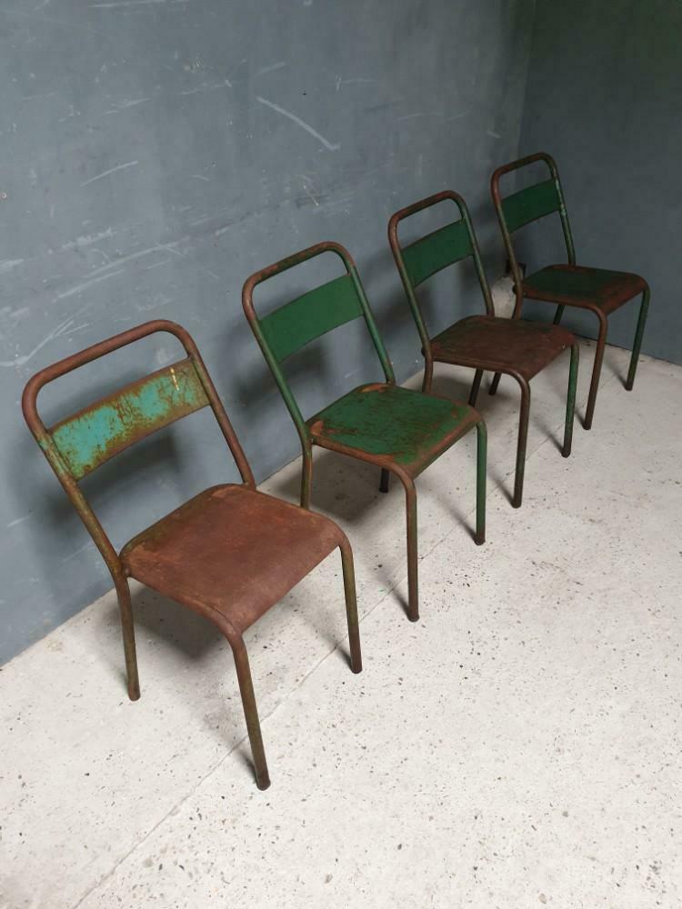 Vieille chaise verte français chaise d'usine de fer