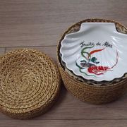 Serving bowls in l'hirondelle scallop shell in a basket 4851