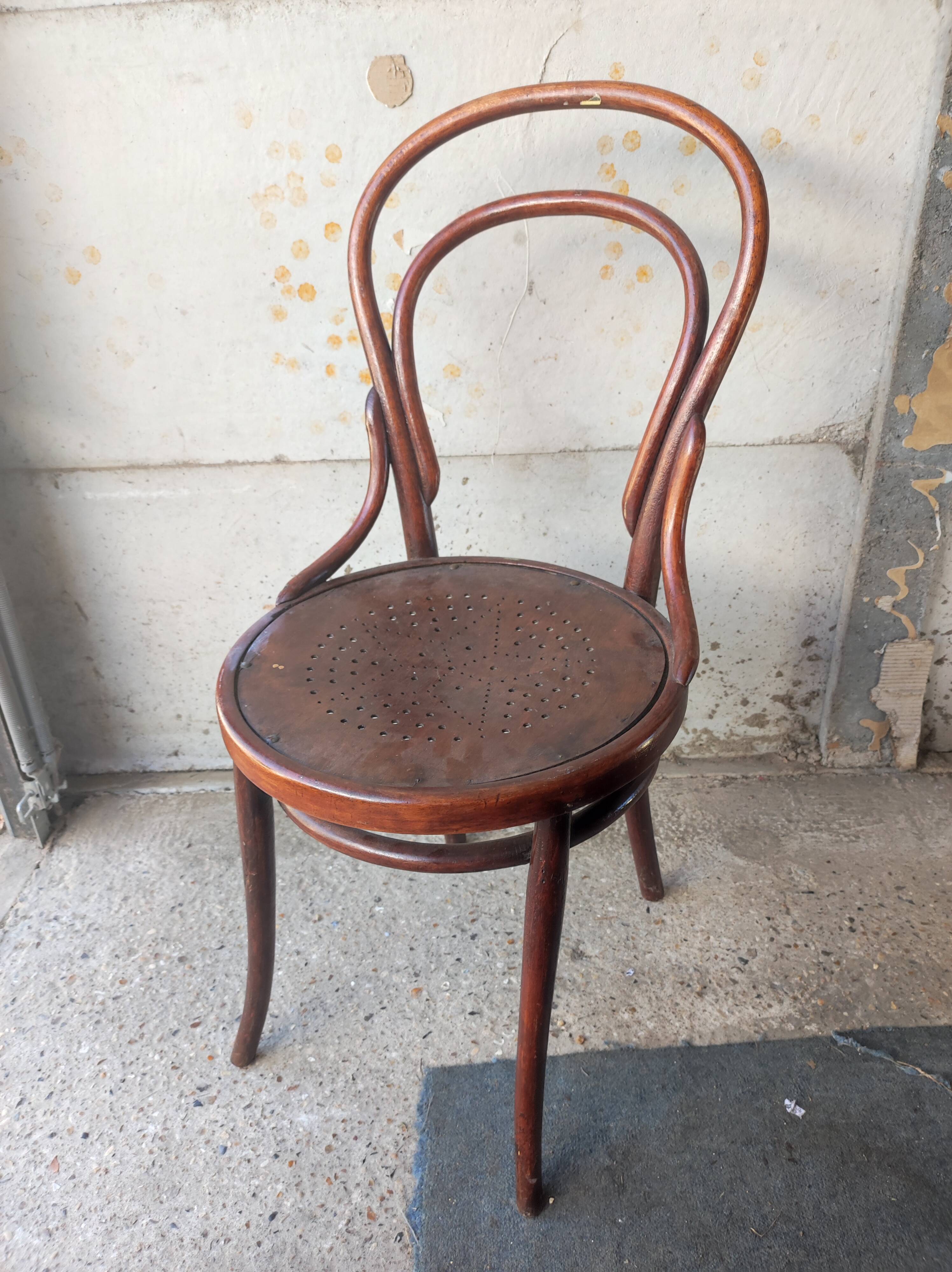 Curved wood bistro chair