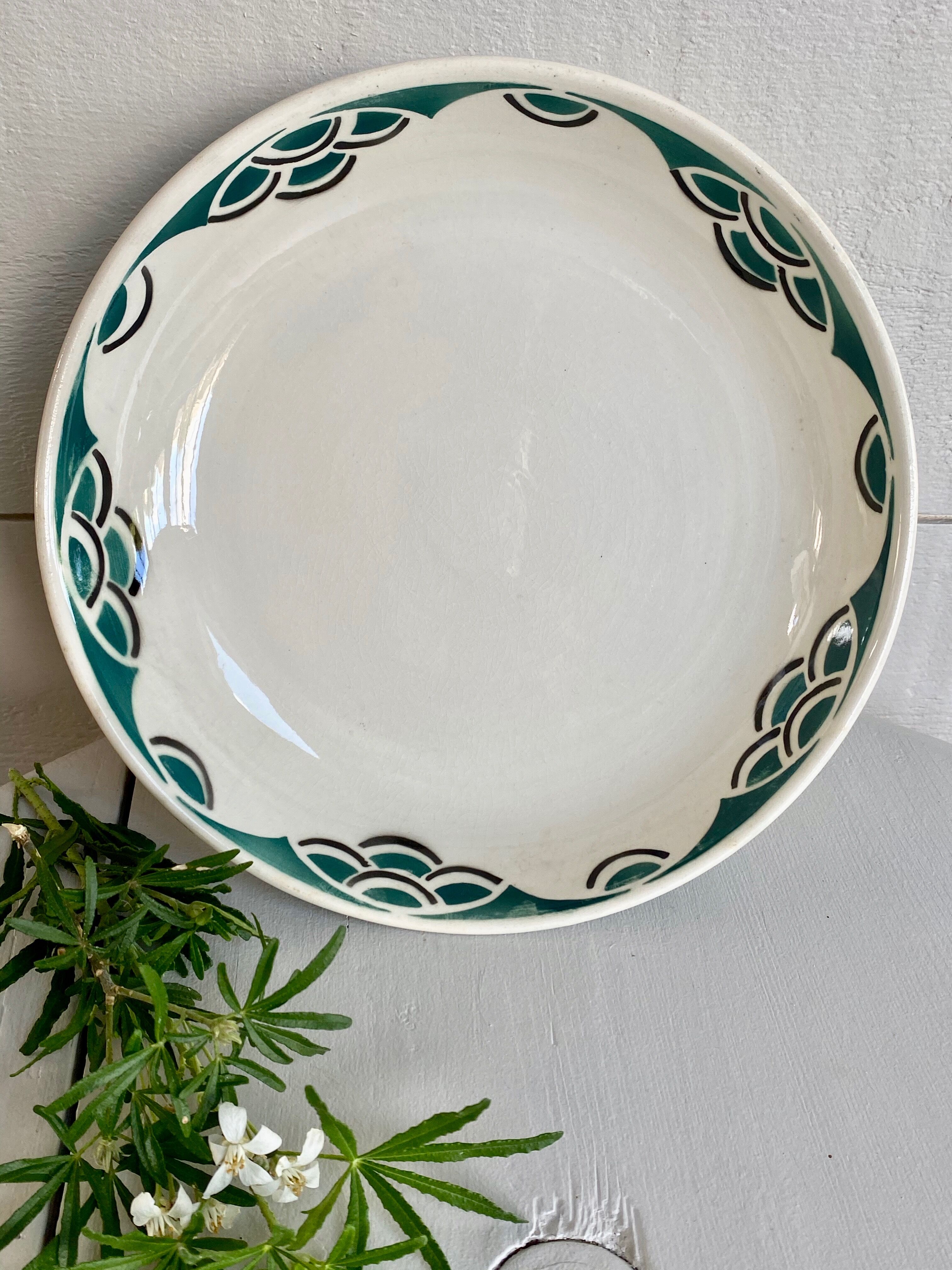 Dish on piedouche Faience of Badonviller