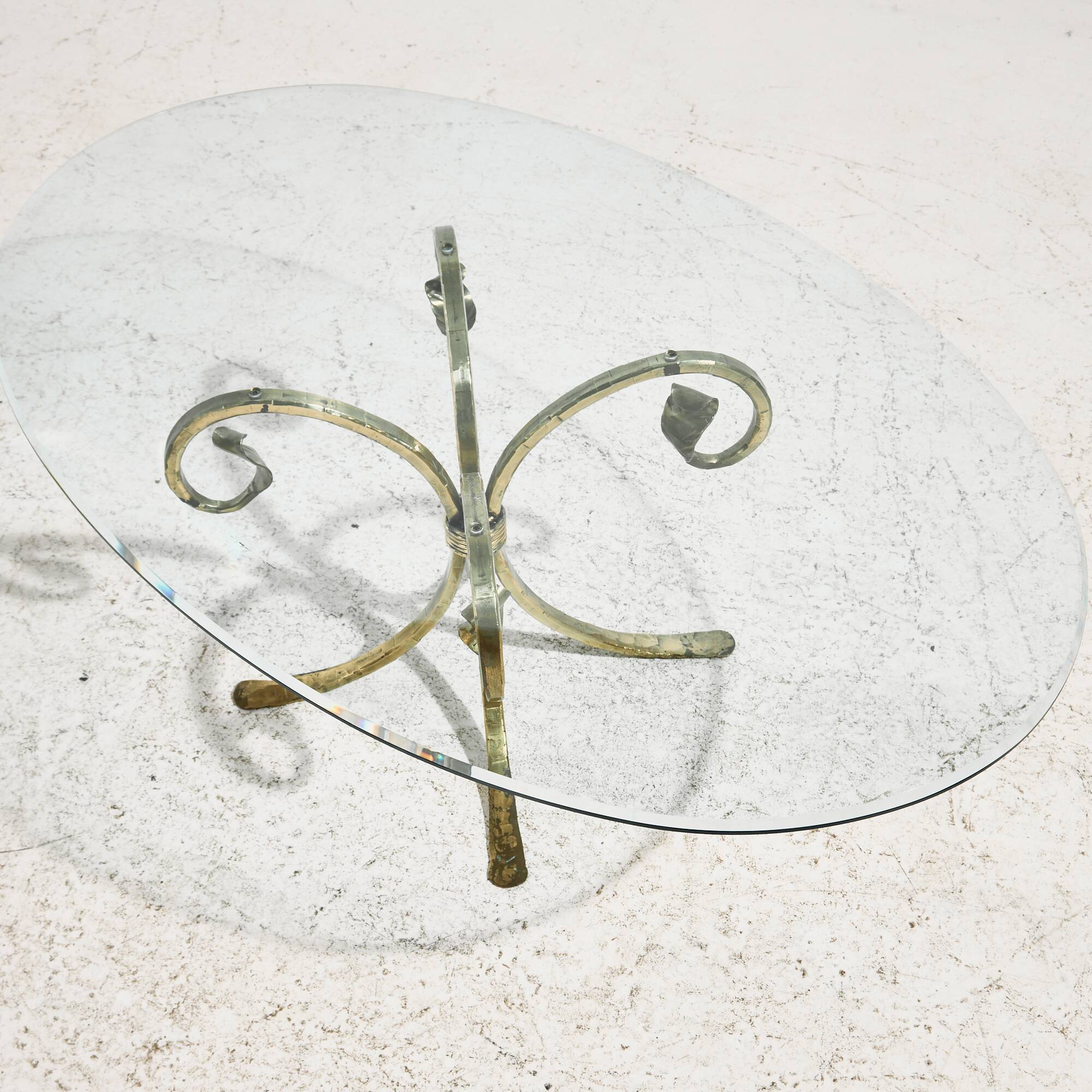 Table basse en laiton et verre