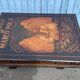 Table basse façon livre ancien, XXe siècle