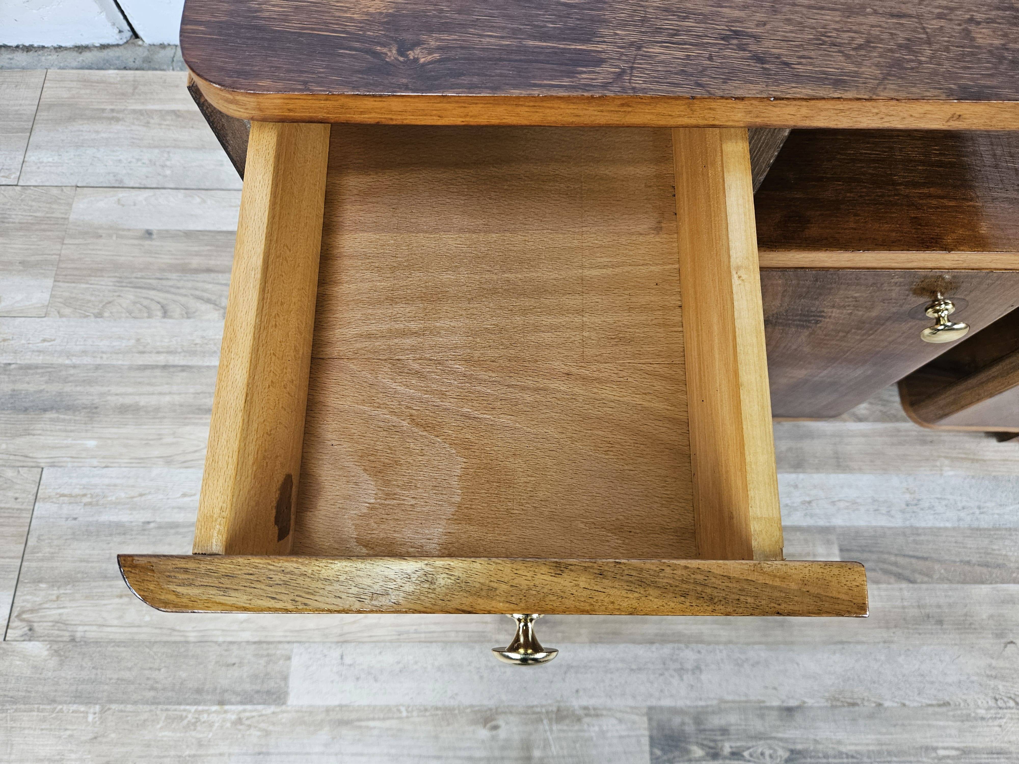 Art Decò bedside tables in walnut and brass, 1940