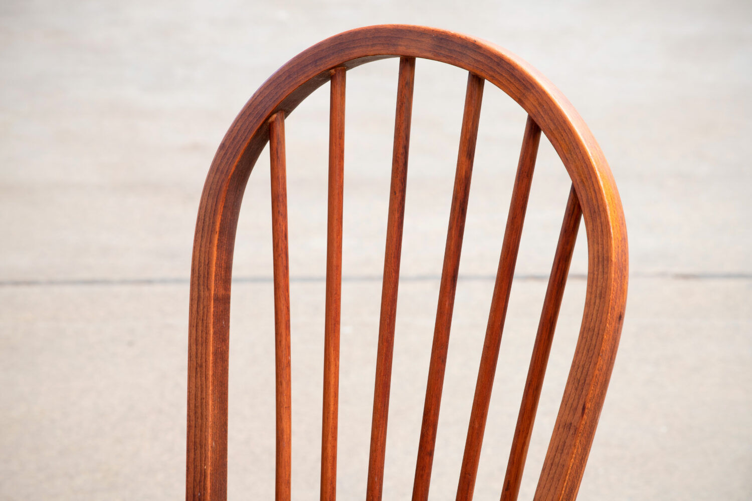 Série de 4 chaises scandinaves à dossier baton 1960