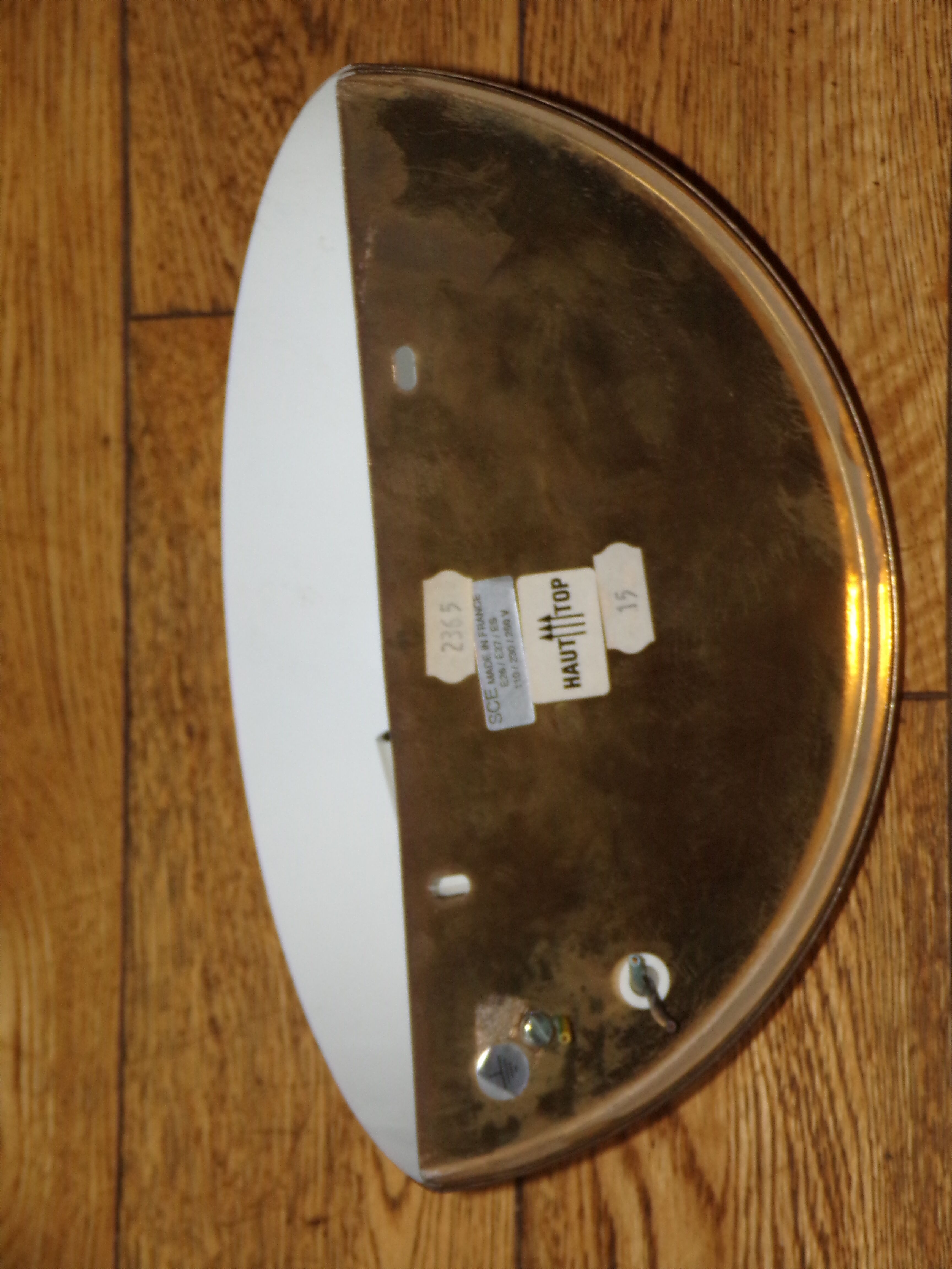 Escutcheon SCE Golden basin wall light