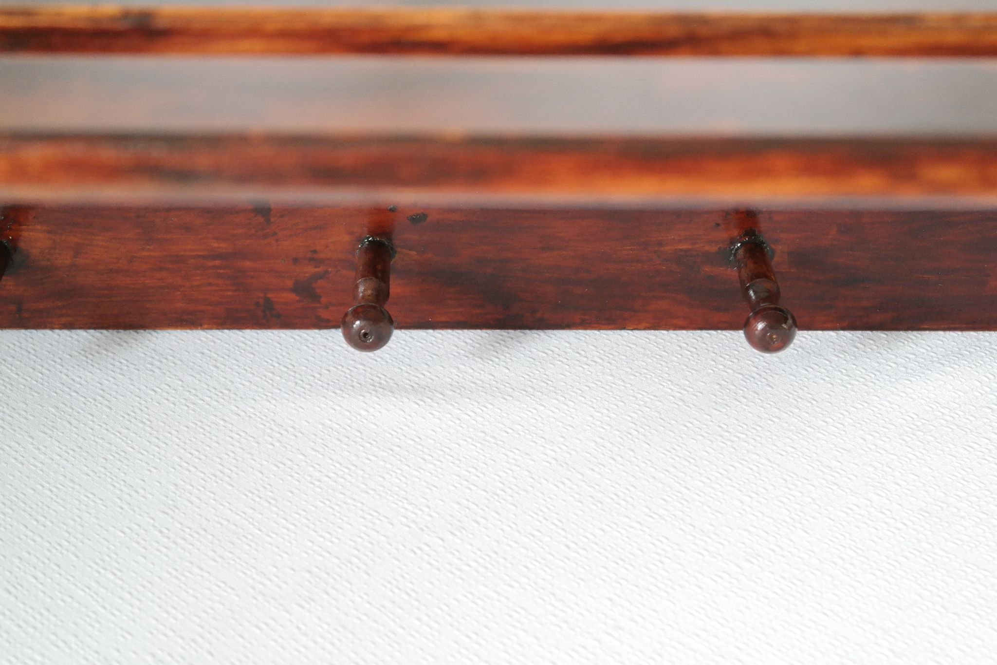Portemanteau  mural en bois foncé vintage