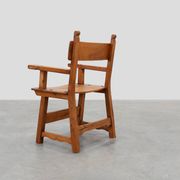 Chaise latérale ibérique en chêne sculpté rustique, Espagne vers 1900
