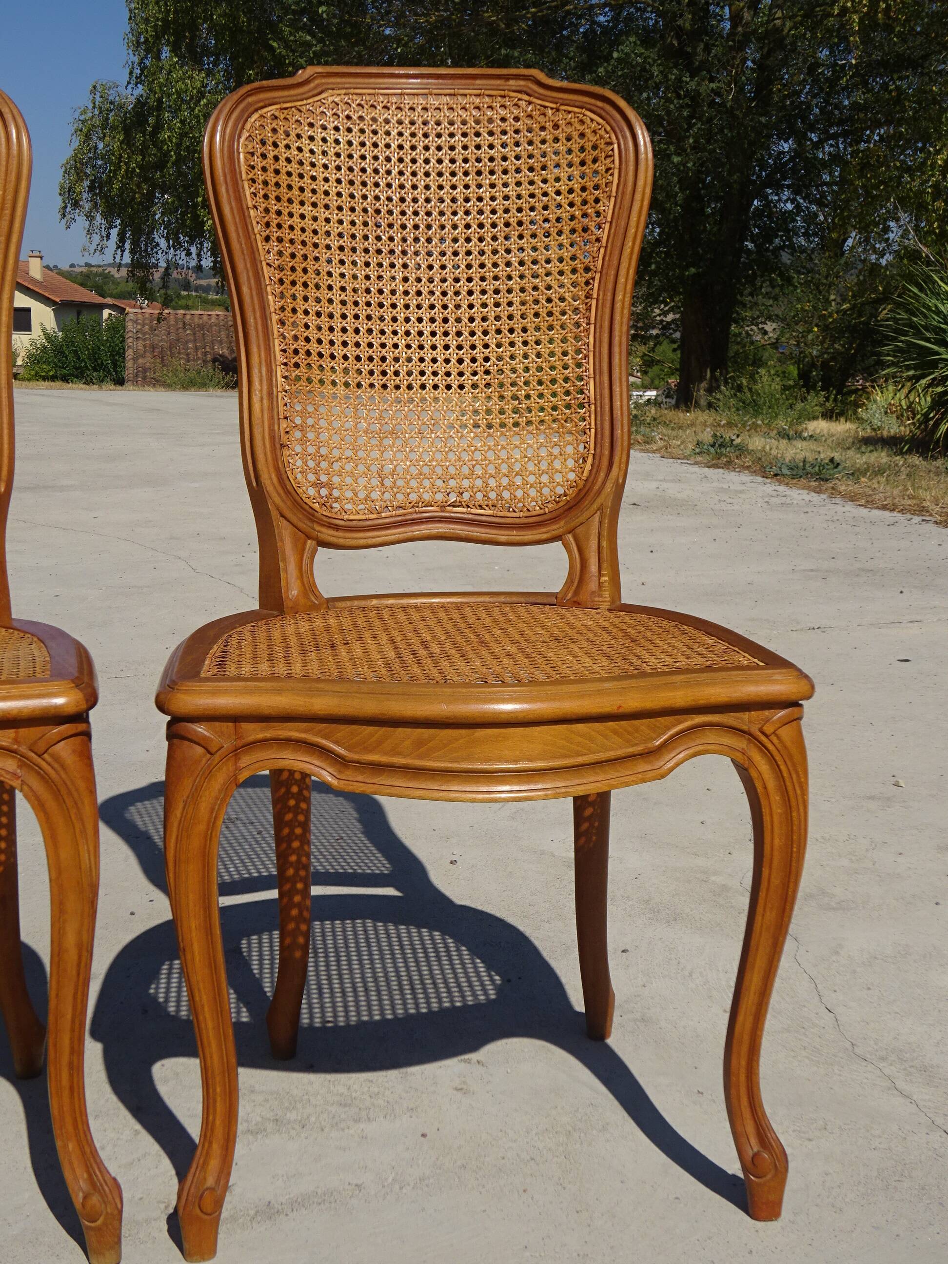 Paire de chaises en bois et cannage style Louis XV