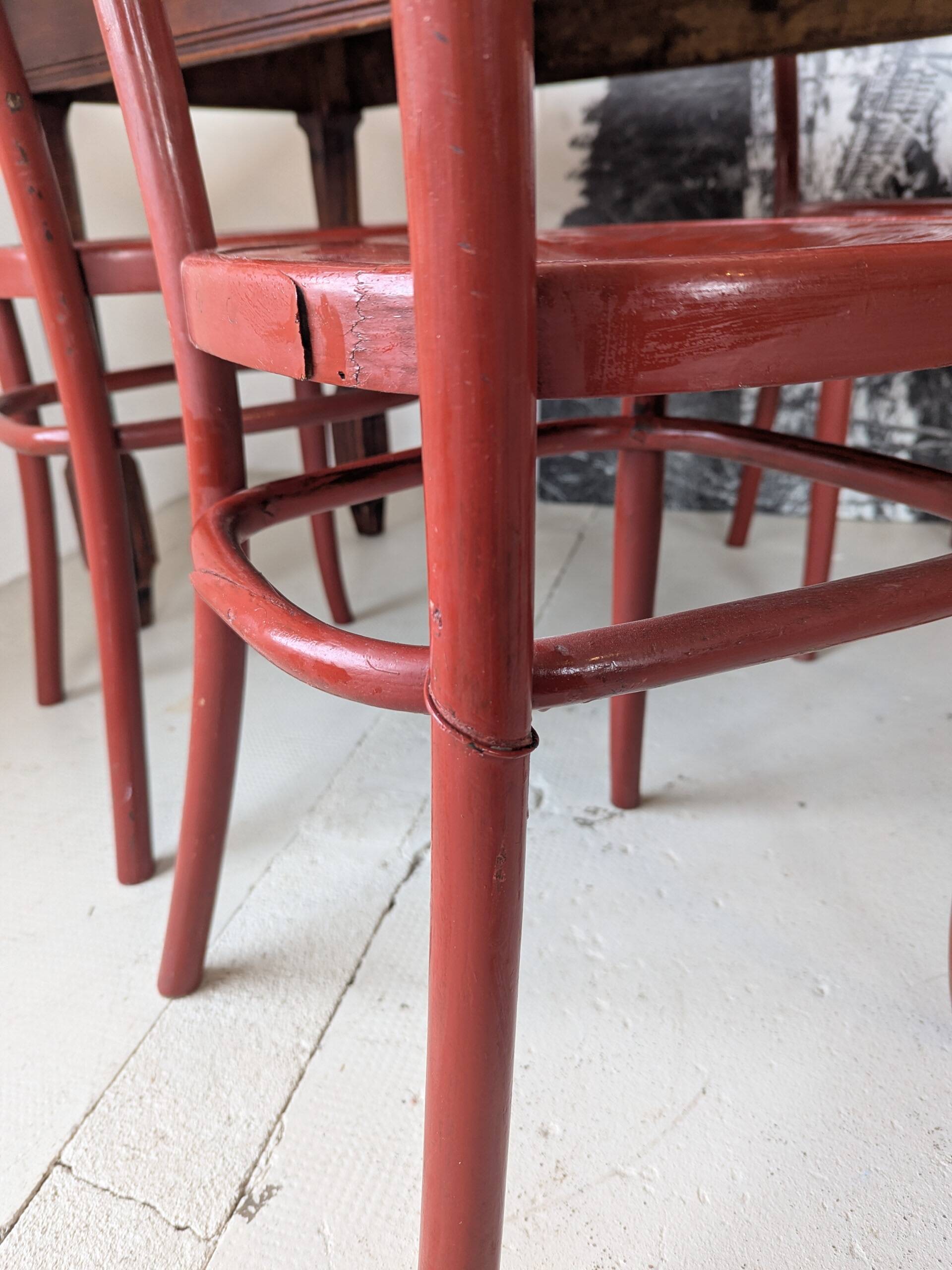 Set of 4 curved wooden bistro chairs Fischel