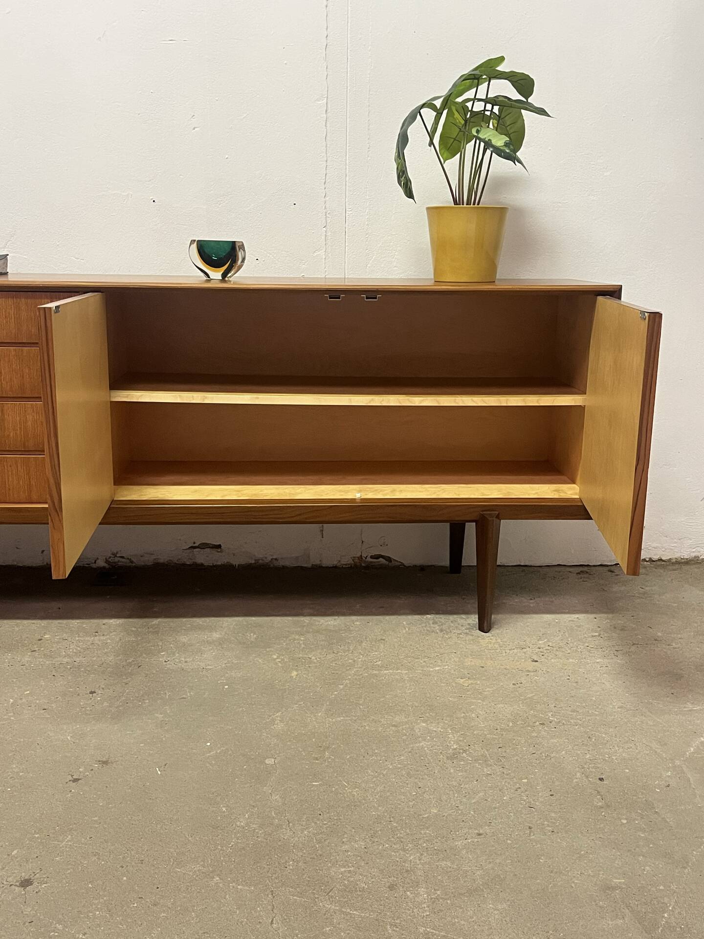 Teak enfilade