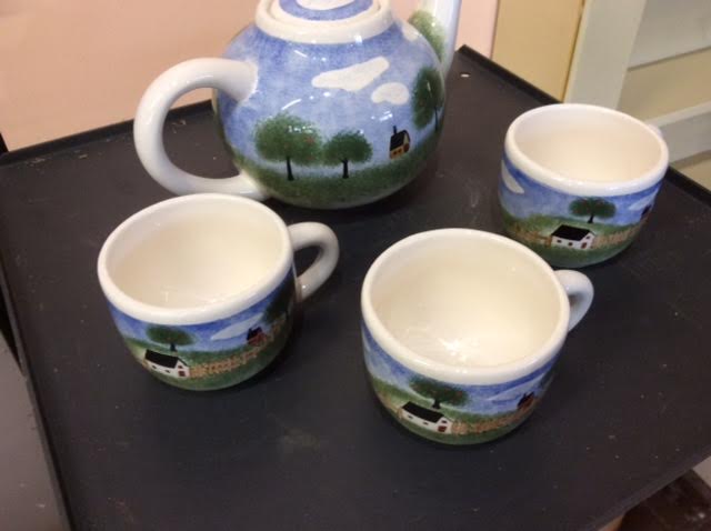 Teapot with 3 cups