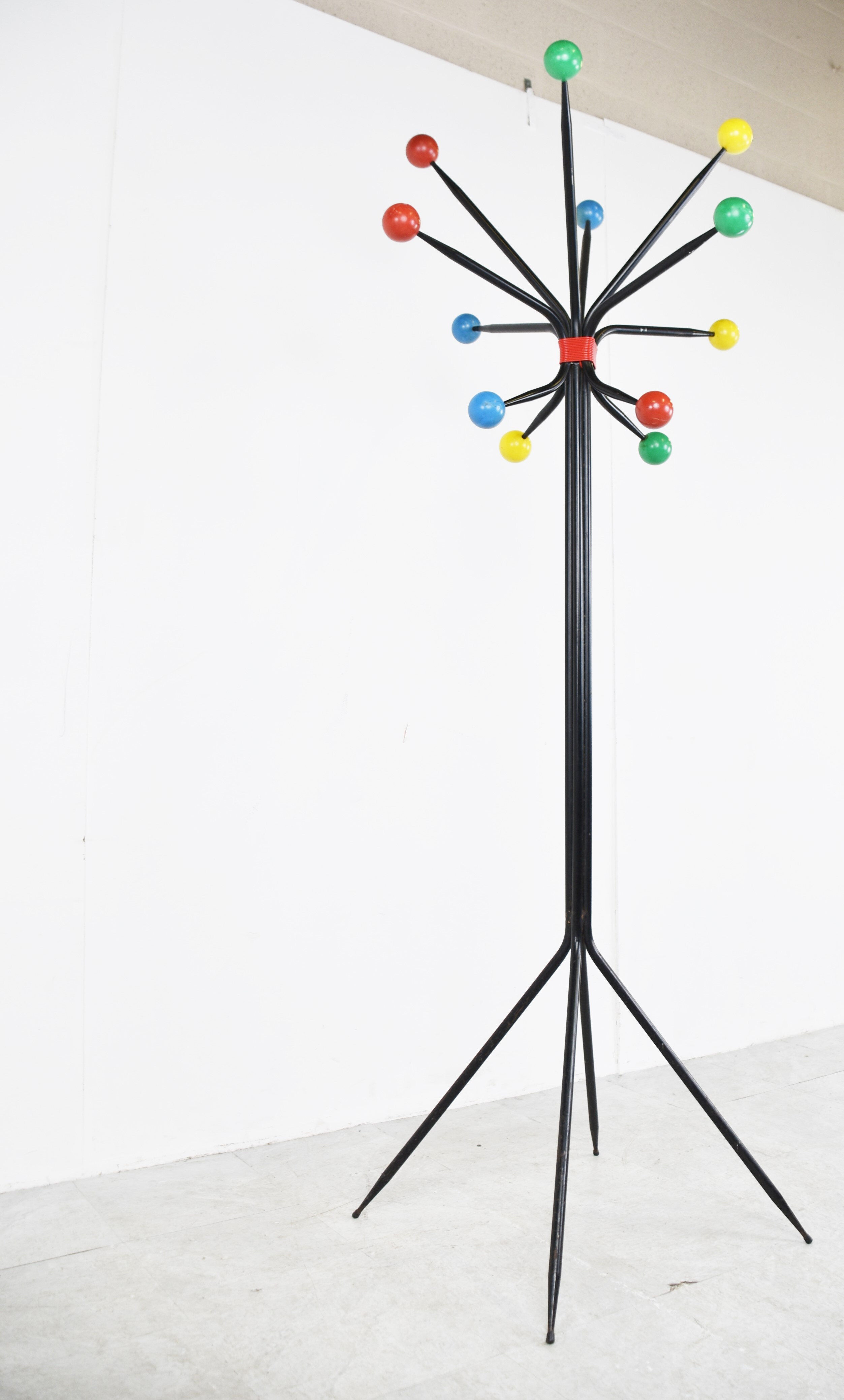 Porte-manteau atomique des années 50, milieu du siècle.