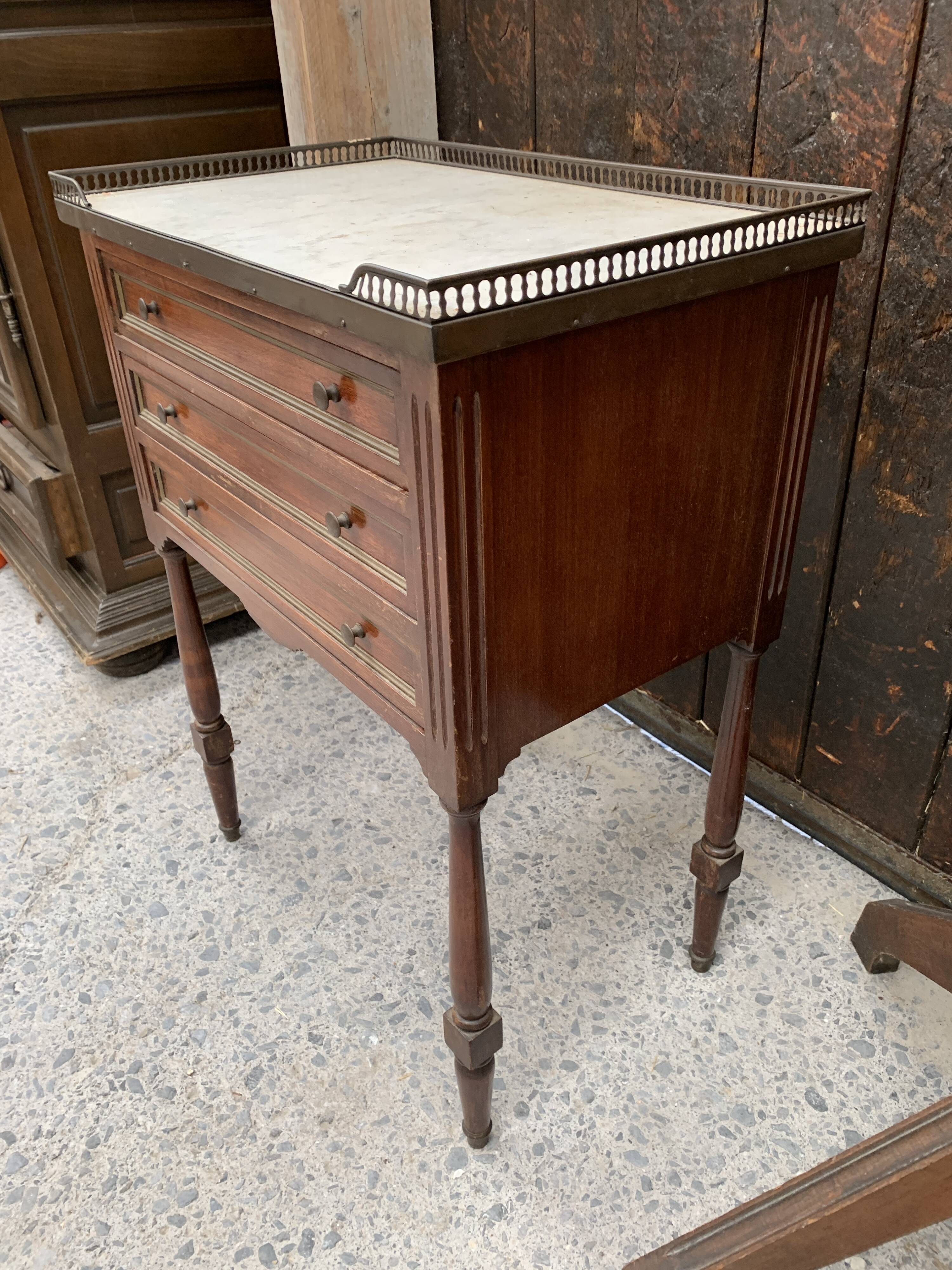 Dresser 3 drawers with marble
