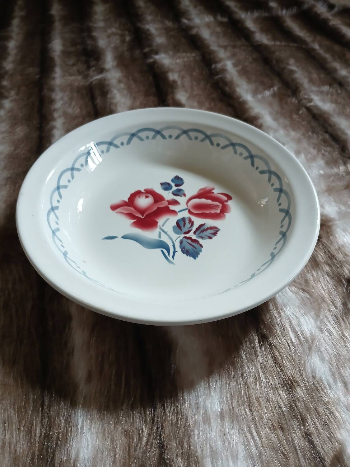 Large round antique plate from Digoin and Sarreguemines.