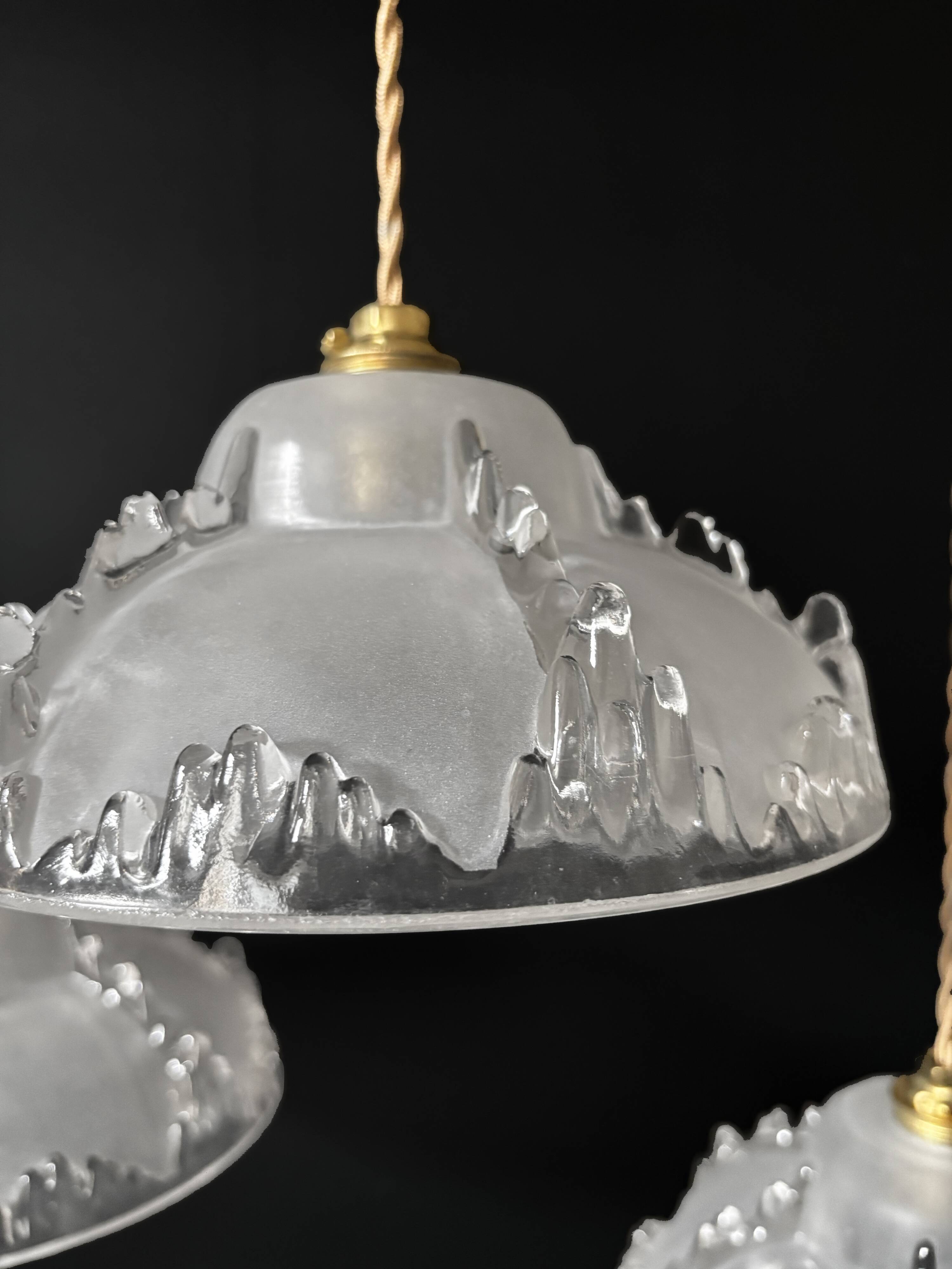 Ensemble de 3 suspensions Art deco Ezan en verre moulé givré